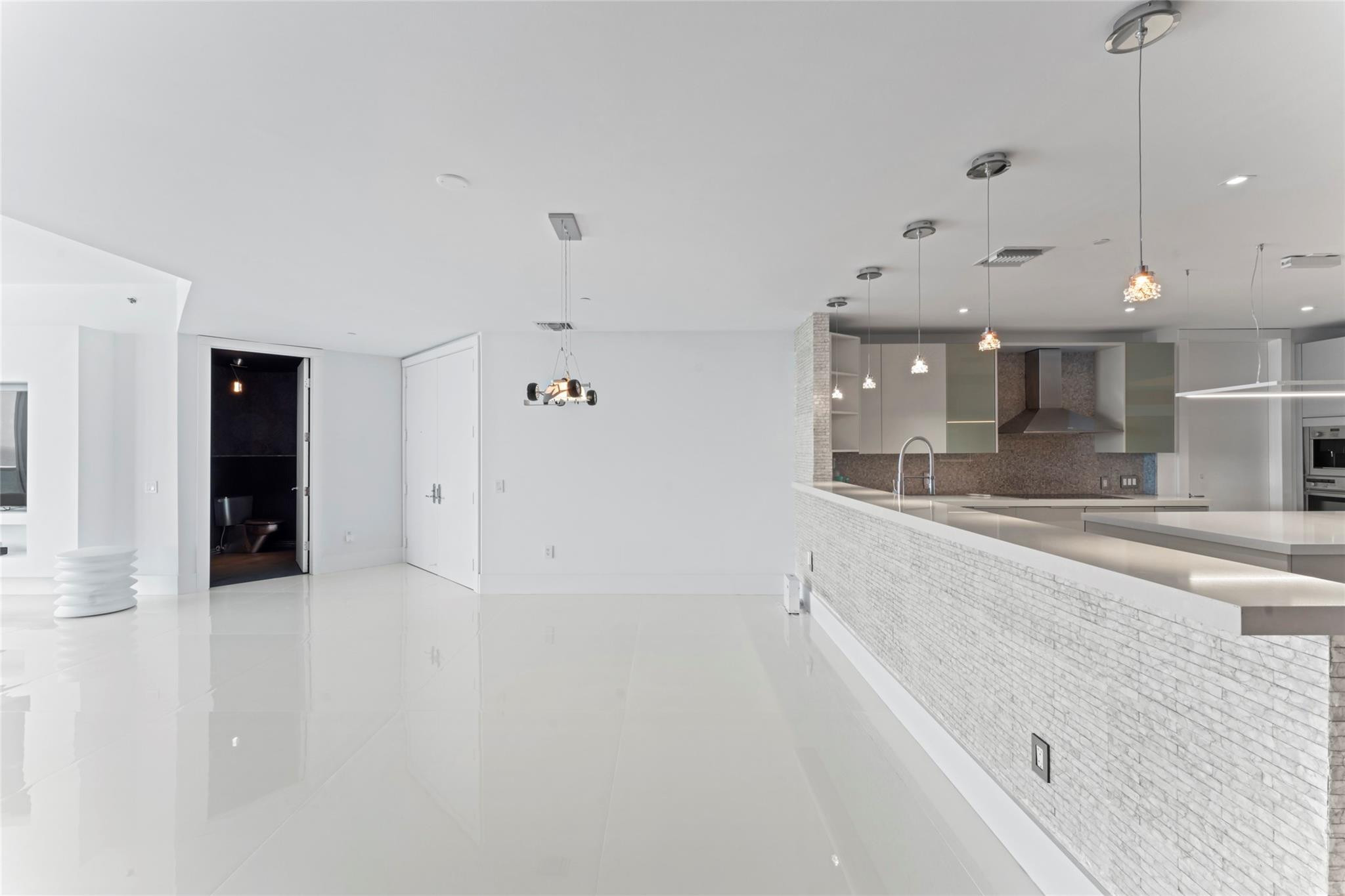 5959 COLLINS #1203, Miami Beach FL 33140