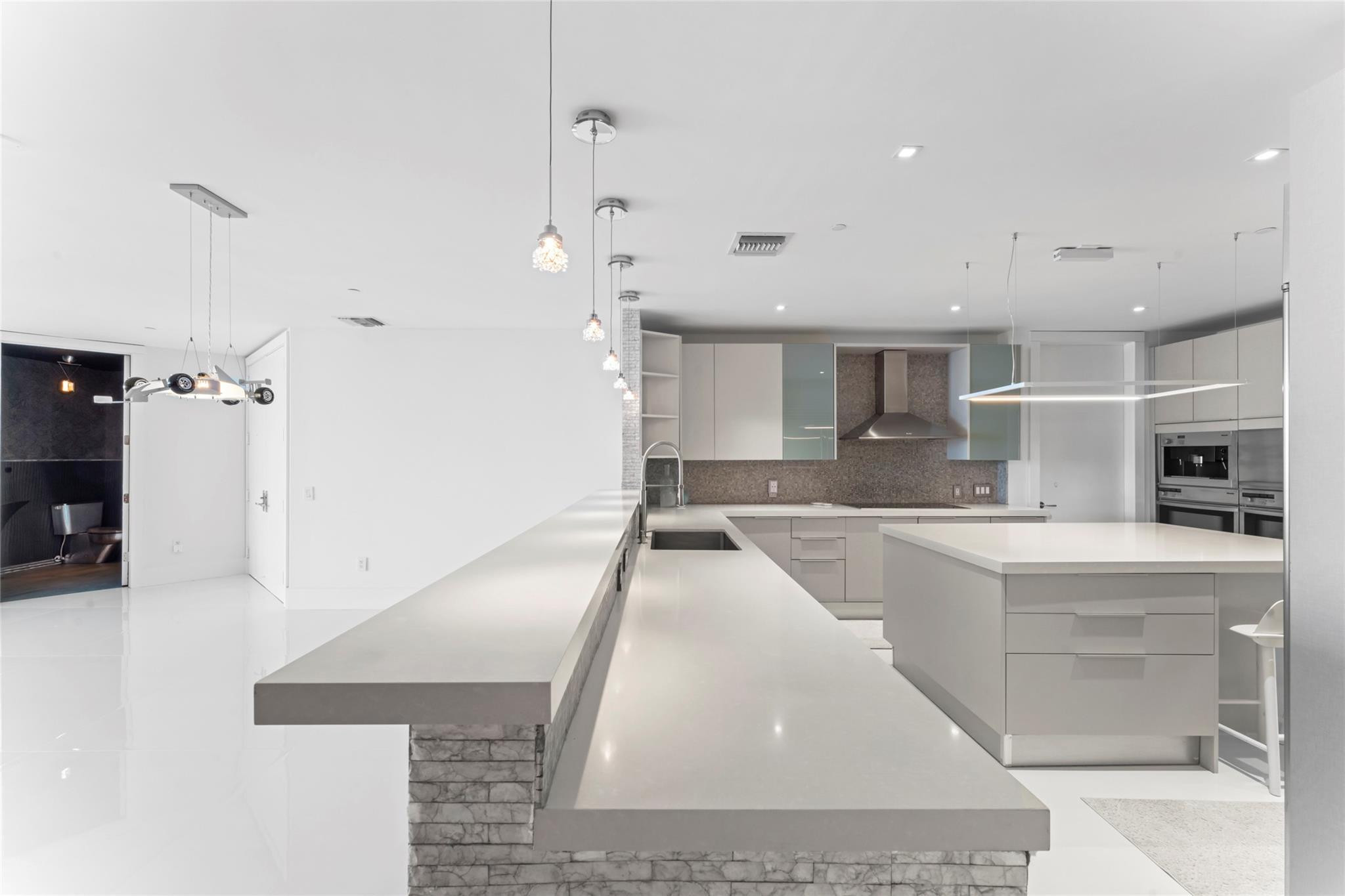5959 COLLINS #1203, Miami Beach FL 33140