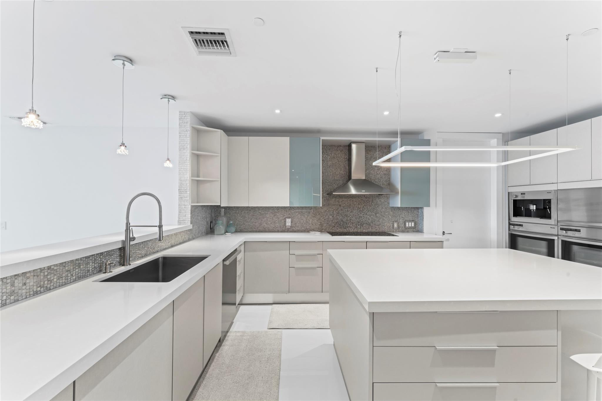 5959 COLLINS #1203, Miami Beach FL 33140