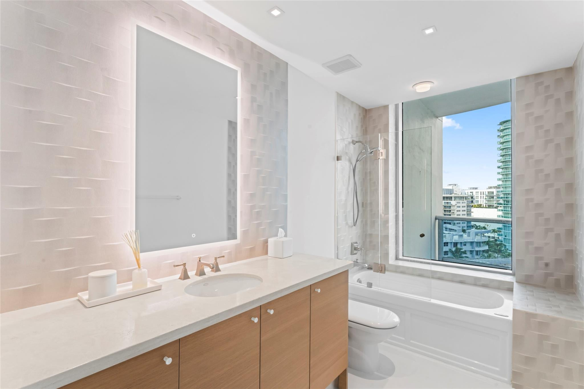 5959 COLLINS #1203, Miami Beach FL 33140