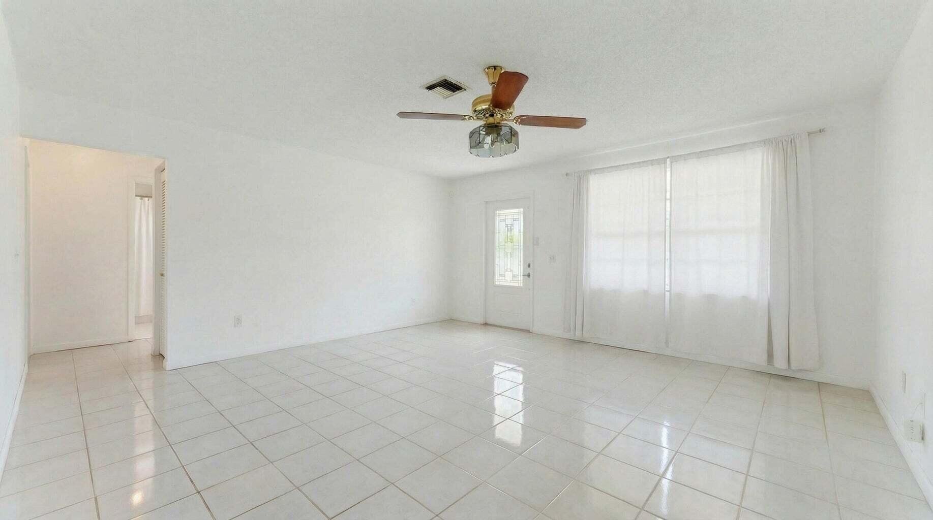 428 ALEMEDA, Palm Springs FL 33461