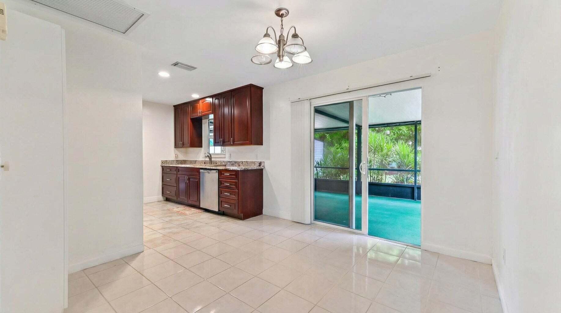 428 ALEMEDA, Palm Springs FL 33461