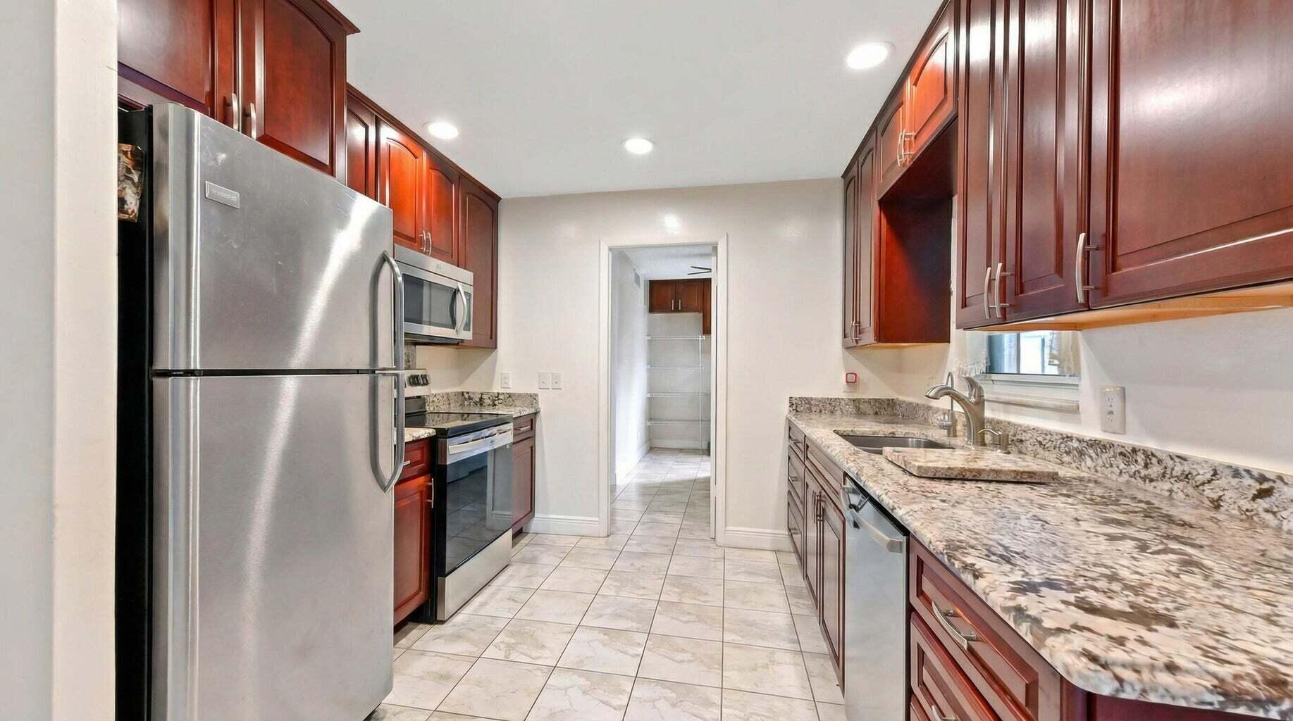 428 ALEMEDA, Palm Springs FL 33461
