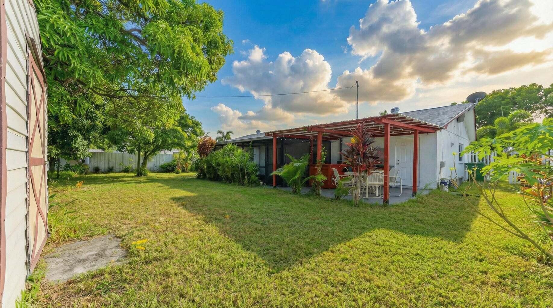 428 ALEMEDA, Palm Springs FL 33461