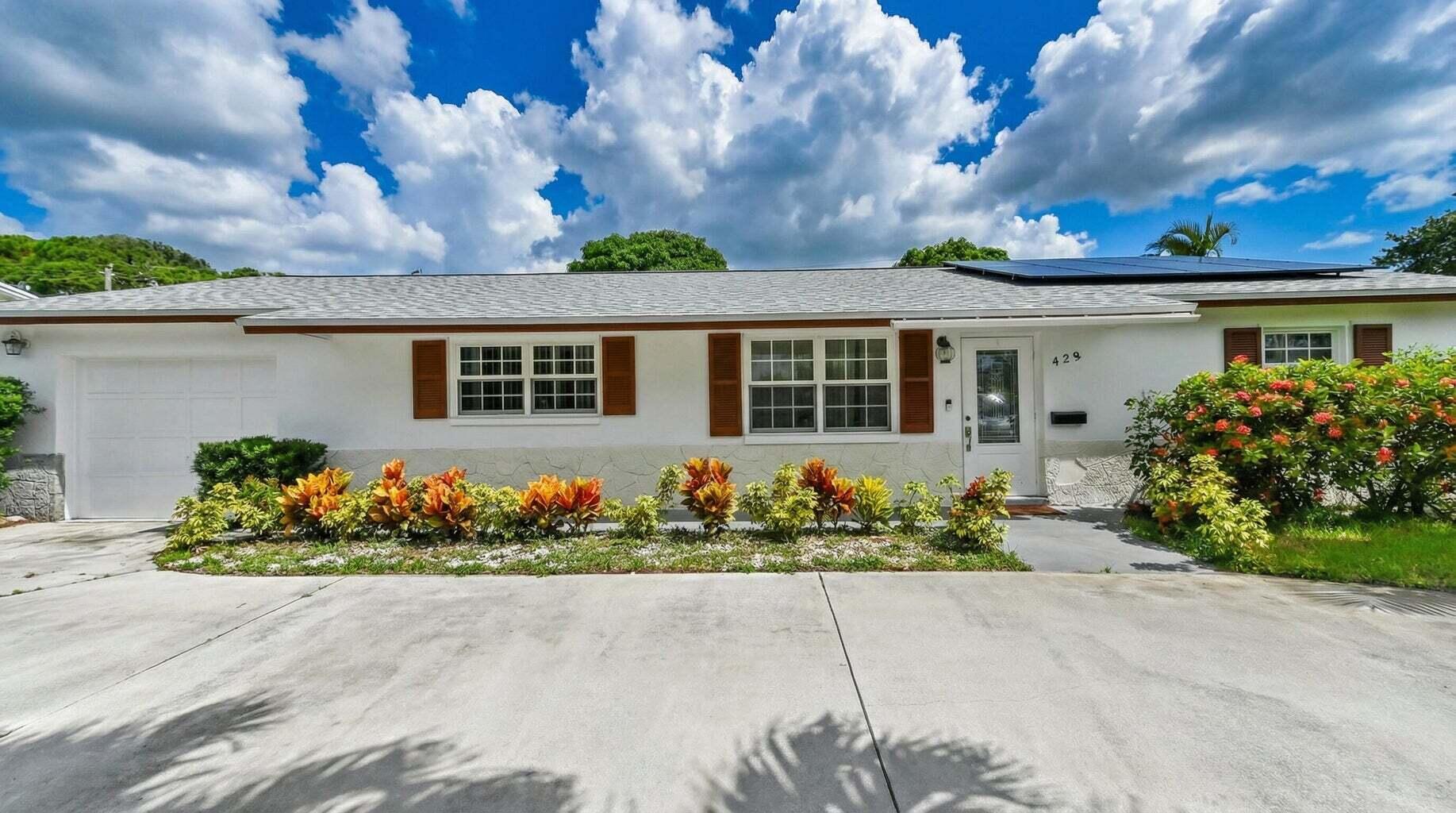428 ALEMEDA, Palm Springs FL 33461