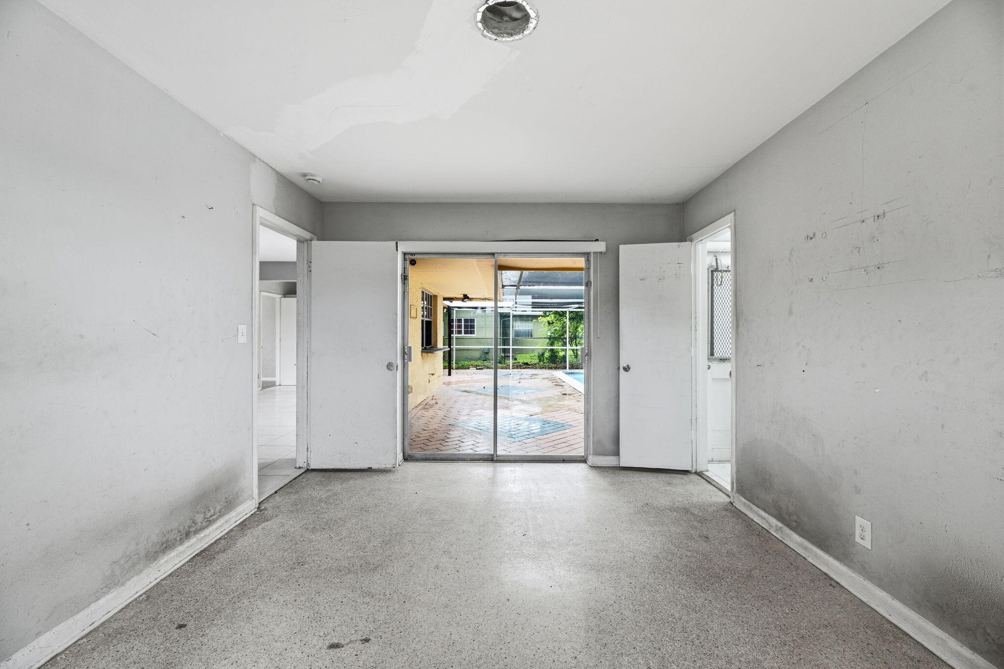 2700 NW 36th, Lauderdale Lakes FL 33311