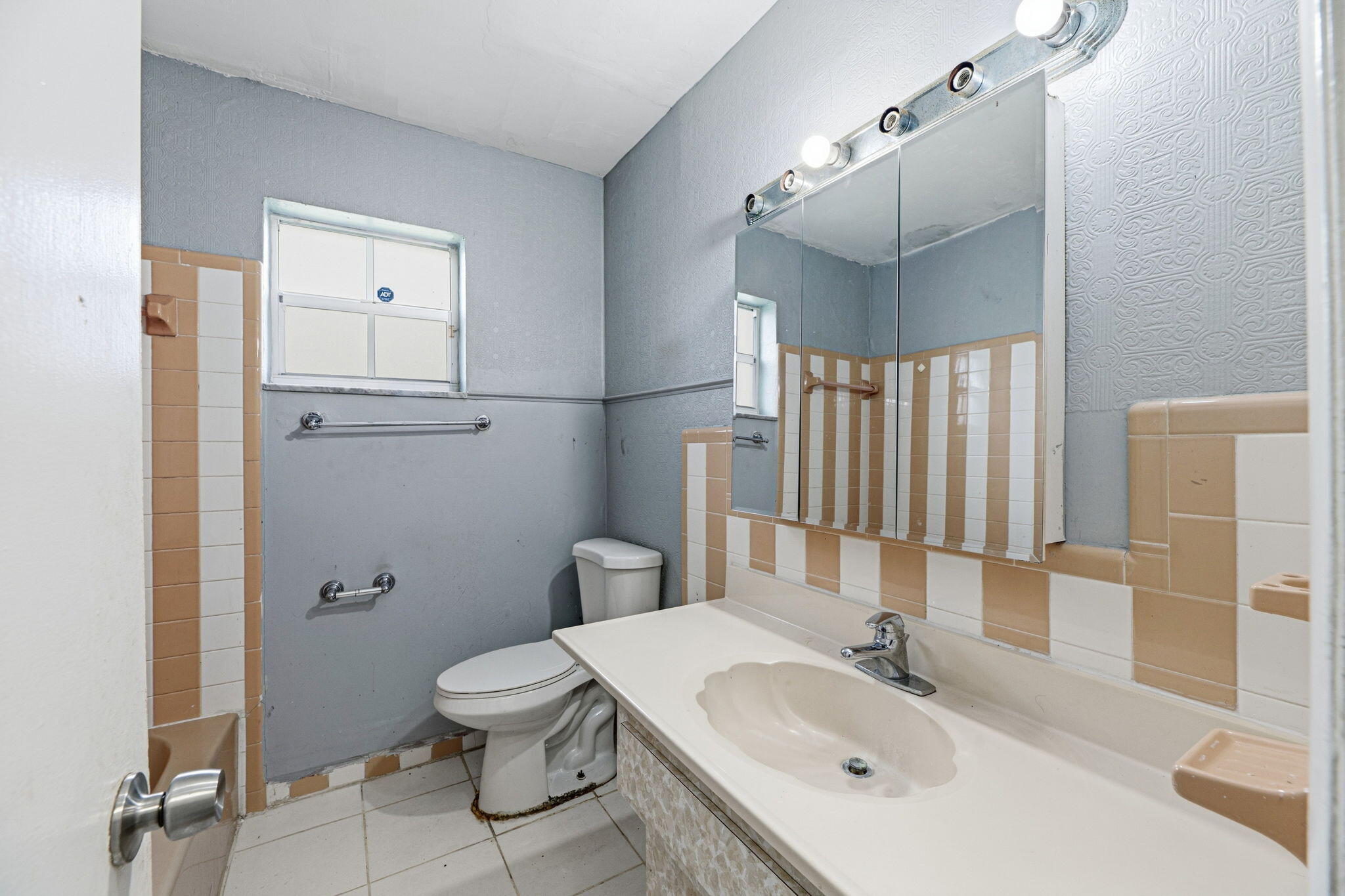 2700 NW 36th, Lauderdale Lakes FL 33311
