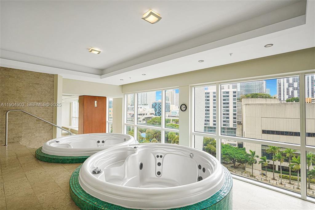 41 SE 5th ##417, Miami FL 33131