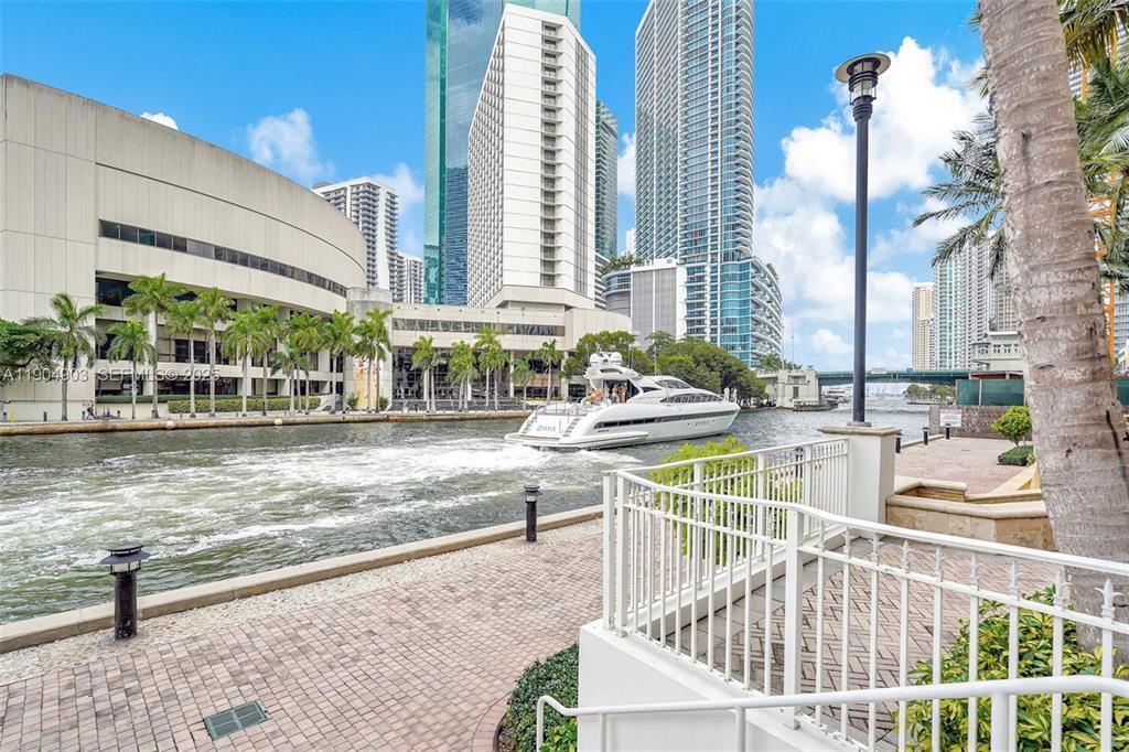41 SE 5th ##417, Miami FL 33131