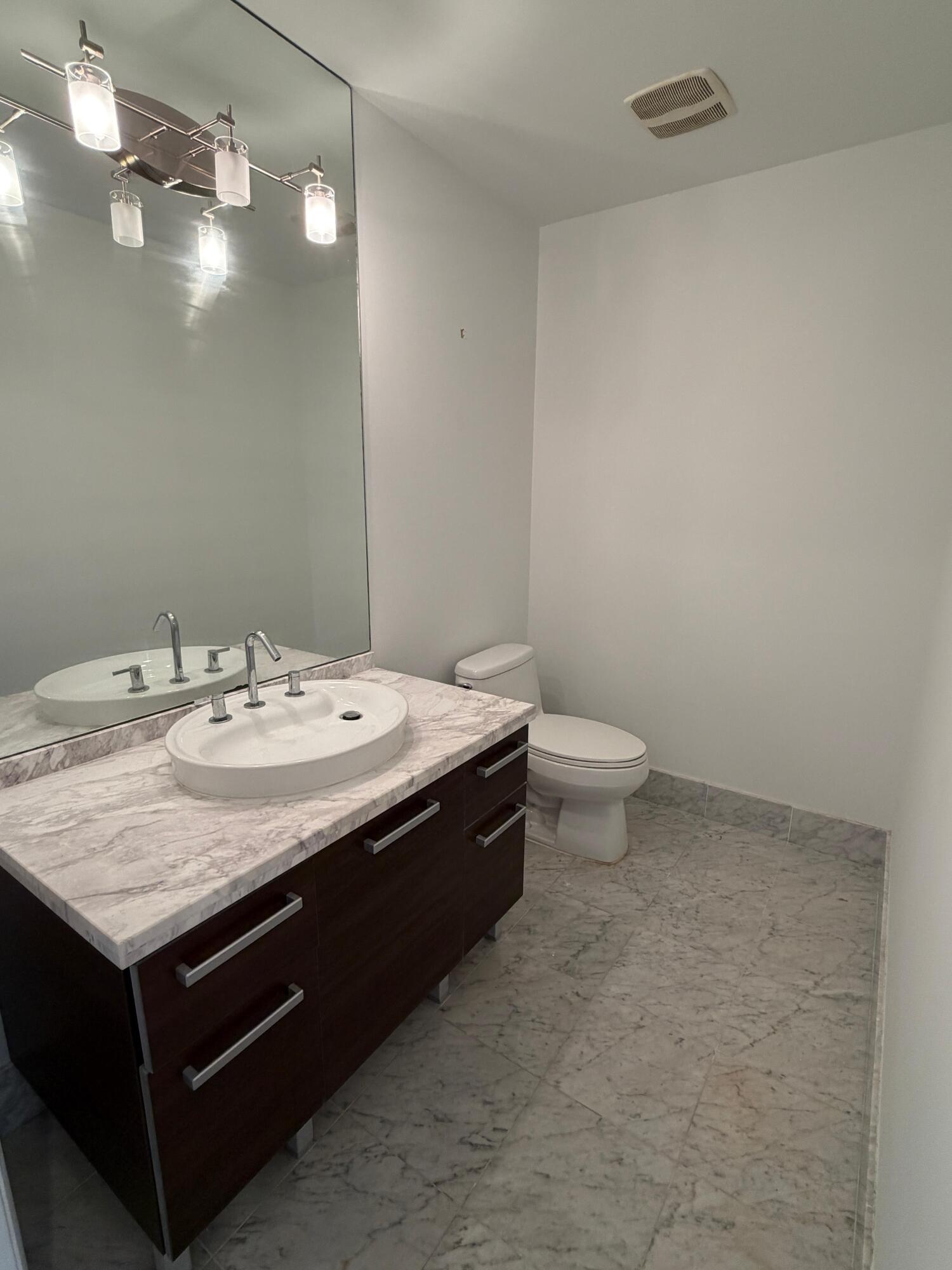 244 BISCAYNE #645, Miami FL 33132
