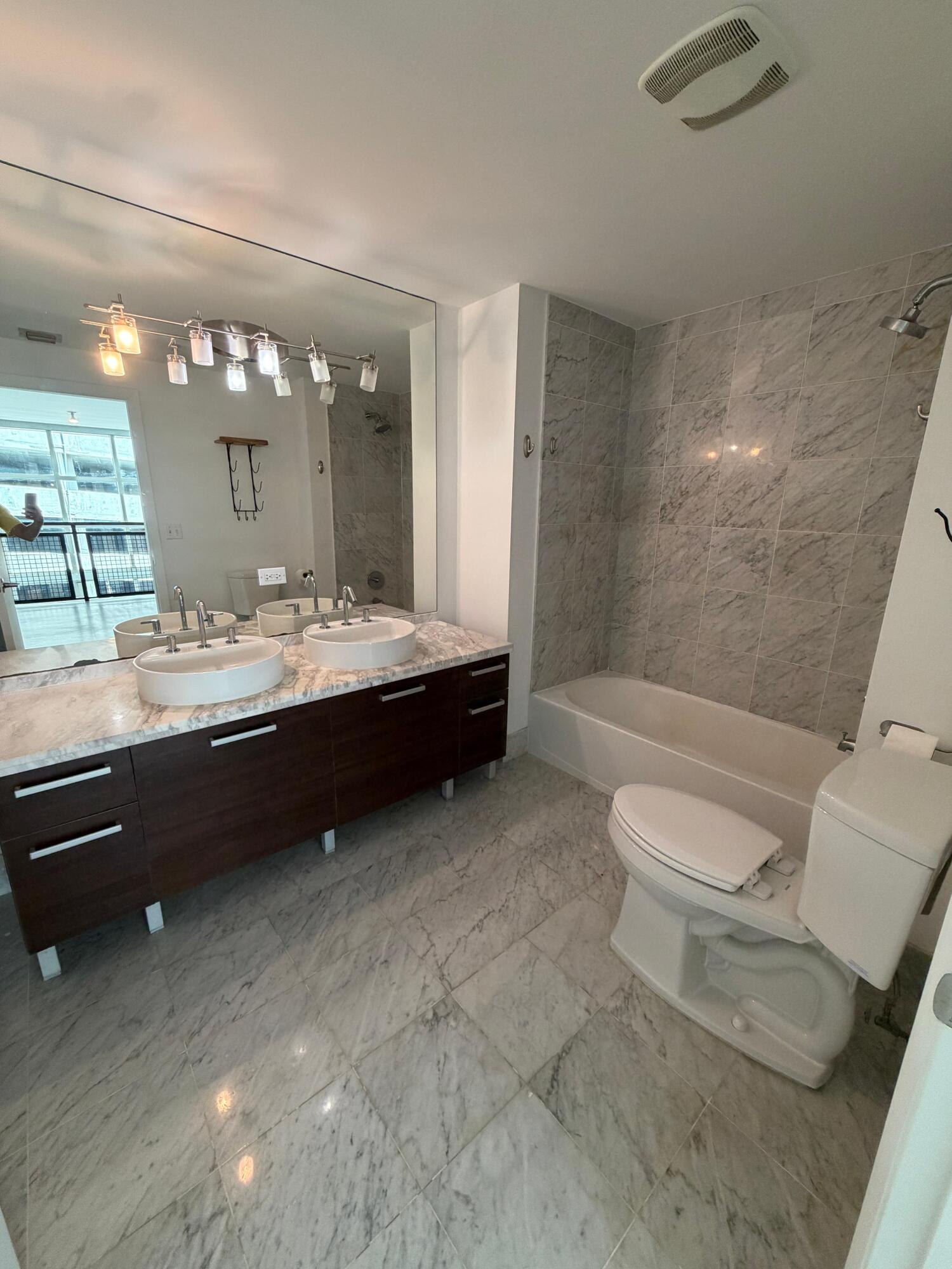 244 BISCAYNE #645, Miami FL 33132