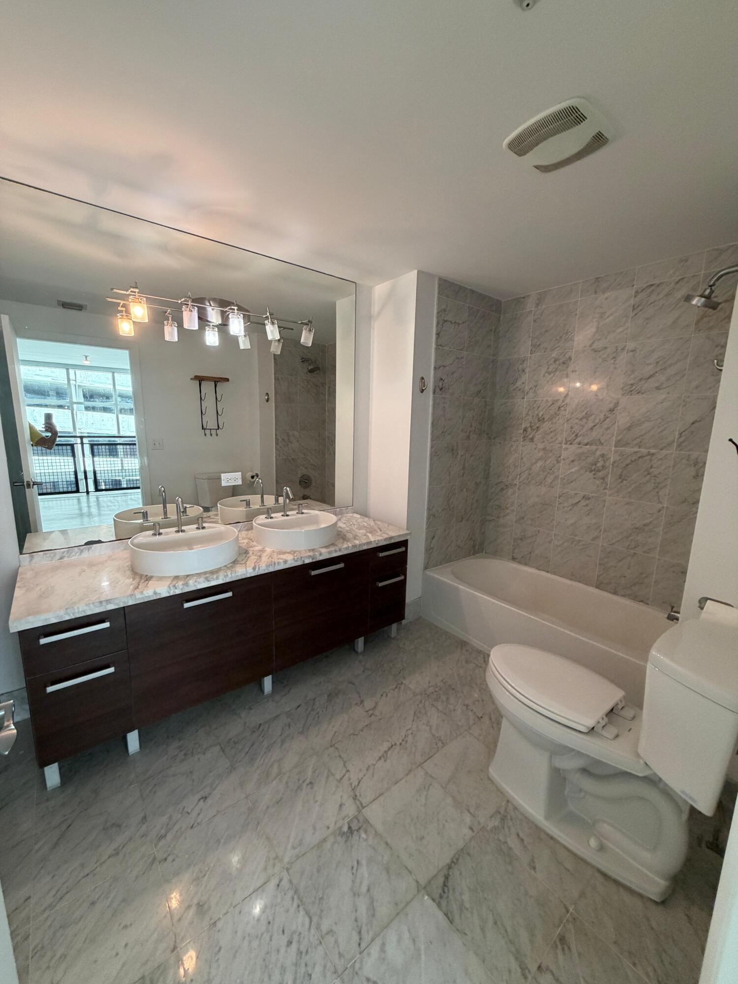 244 BISCAYNE #645, Miami FL 33132