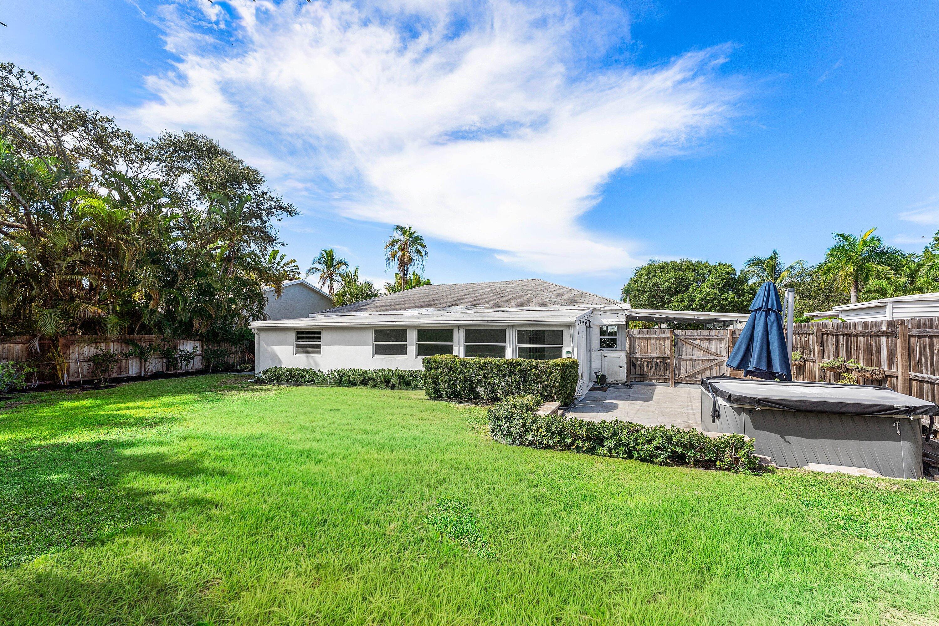 124 MAYFIELD #W, Lantana FL 33462