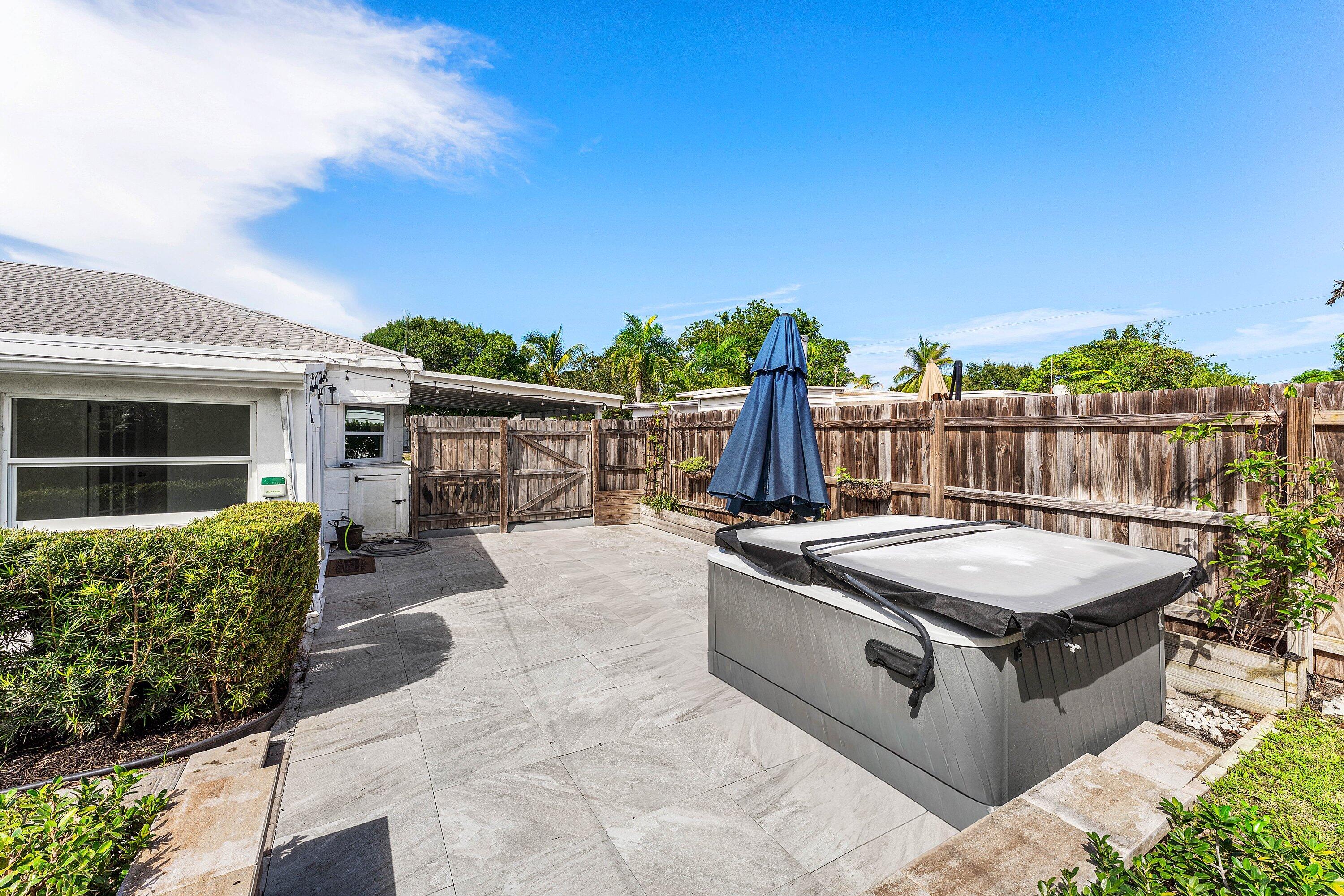 124 MAYFIELD #W, Lantana FL 33462