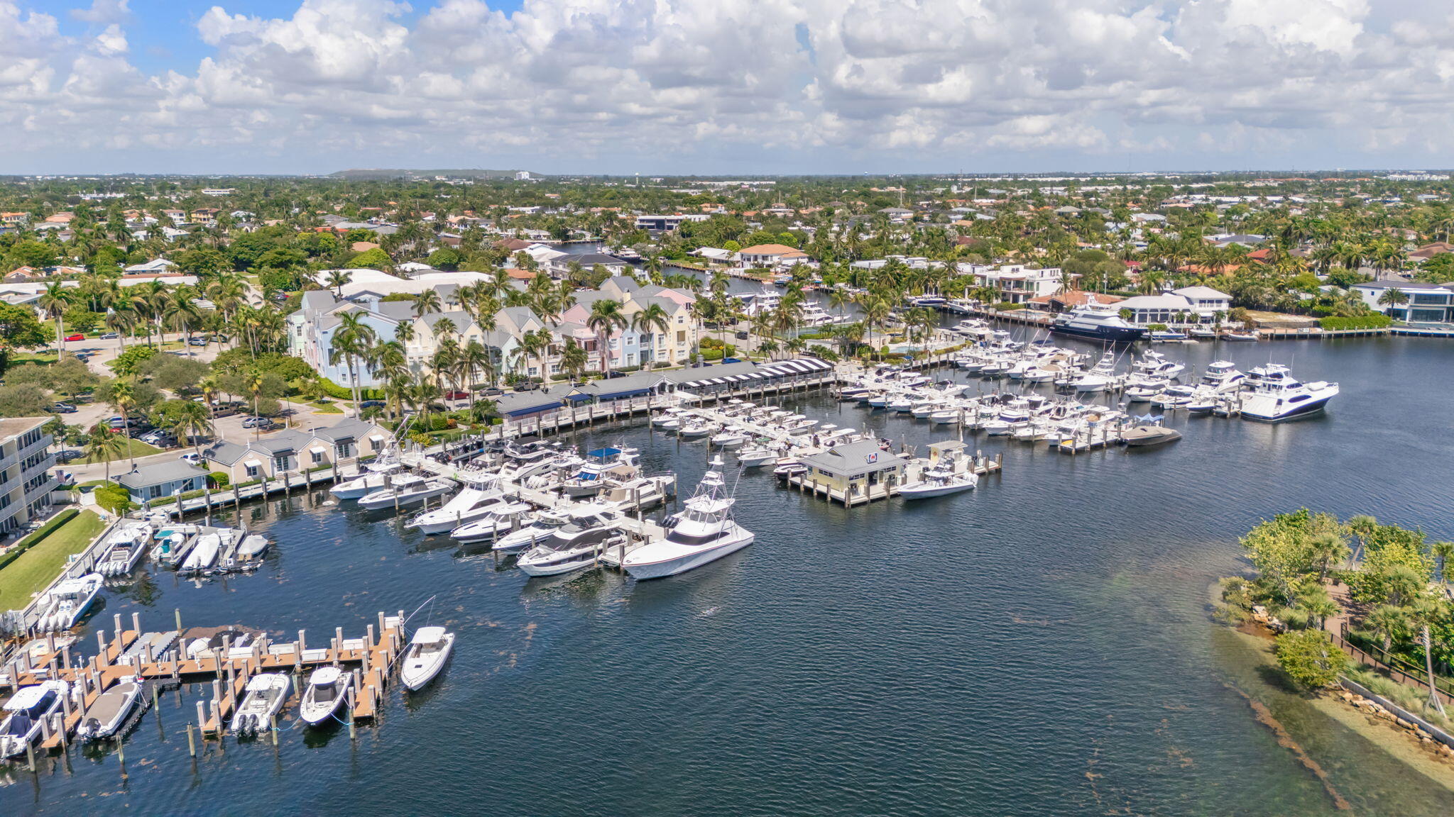 2758 NE 30th #3B, Lighthouse Point FL 33064