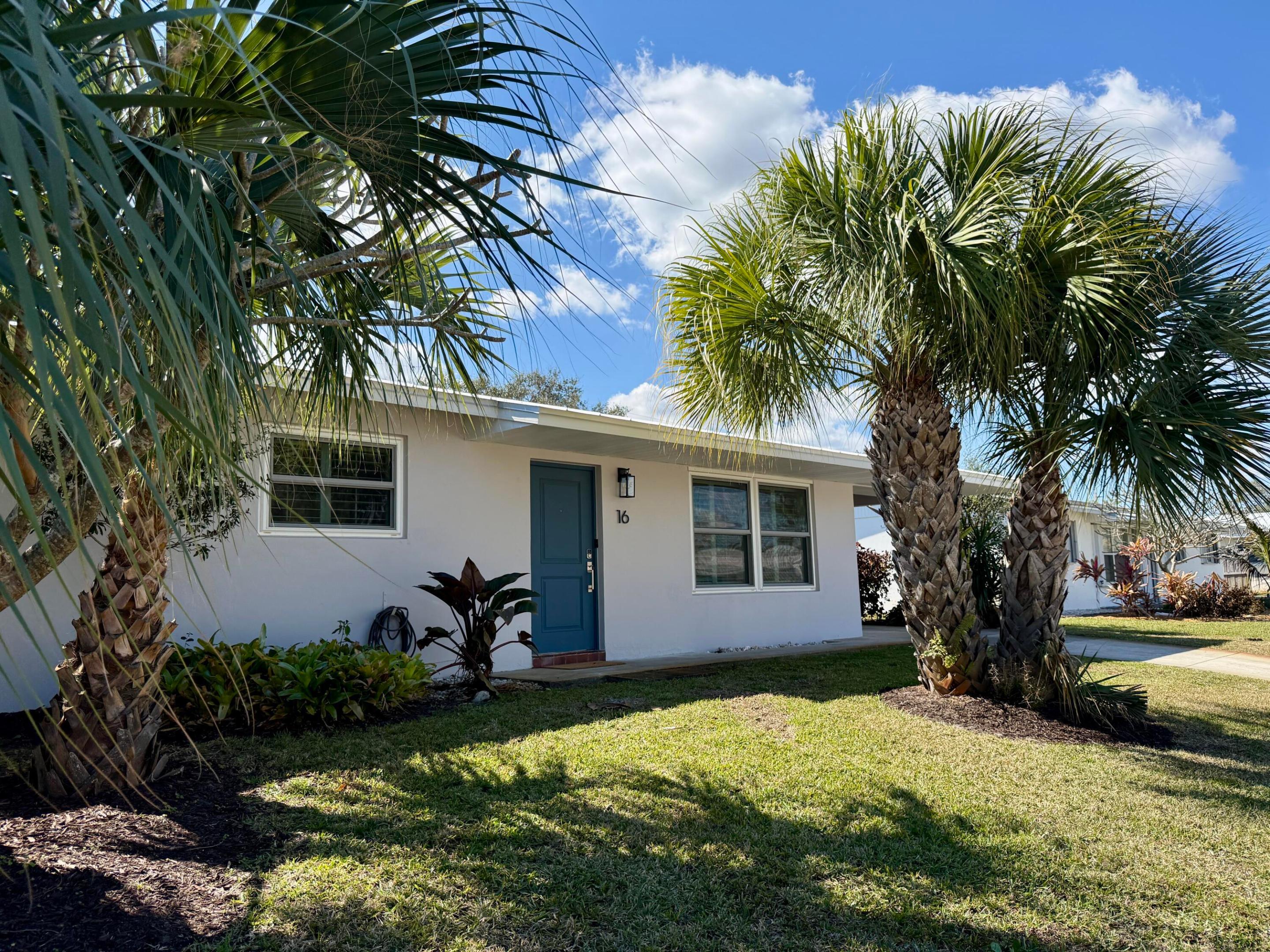 16 Ridgewood, Tequesta FL 33469