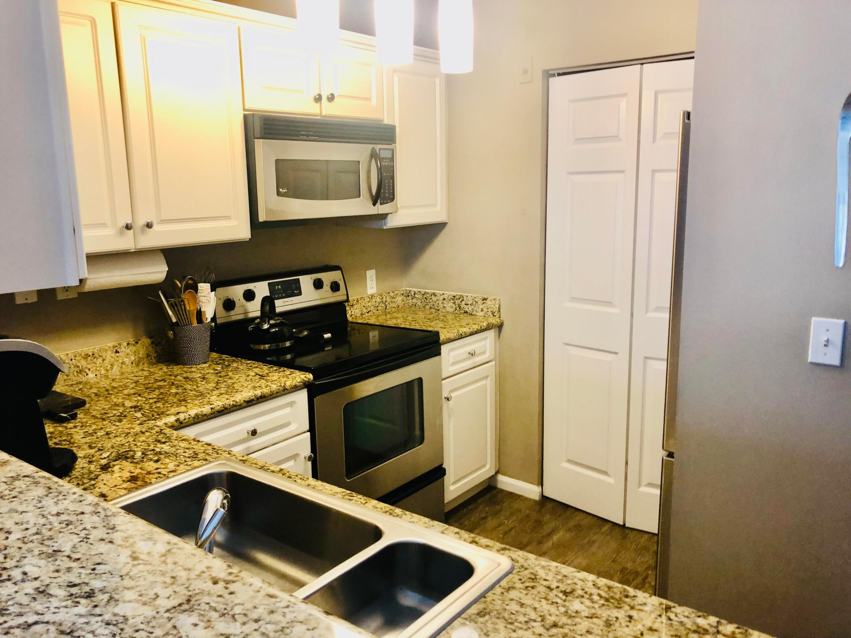 11750 SAINT ANDREWS #204, Wellington FL 33414