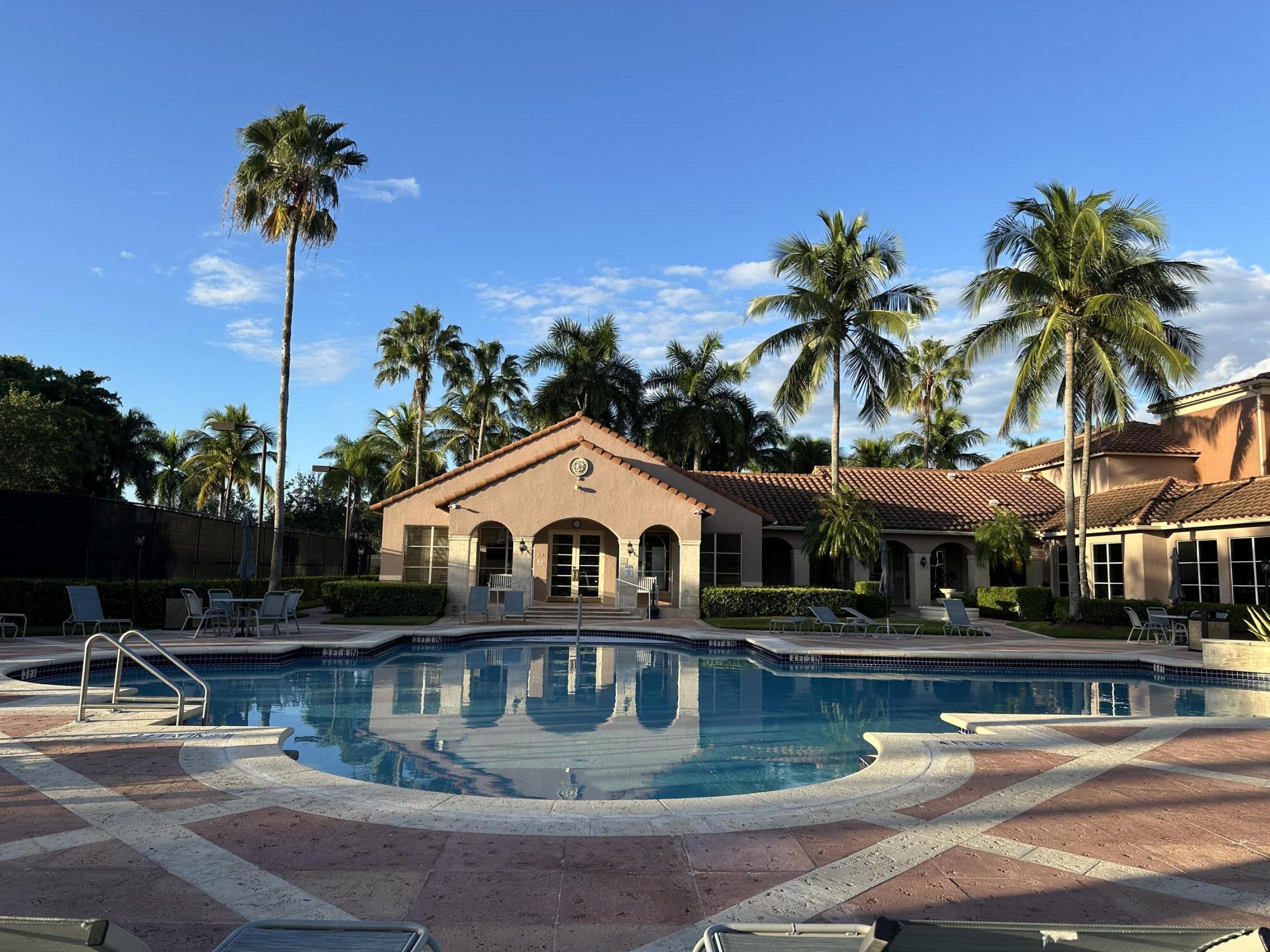 11750 SAINT ANDREWS #204, Wellington FL 33414