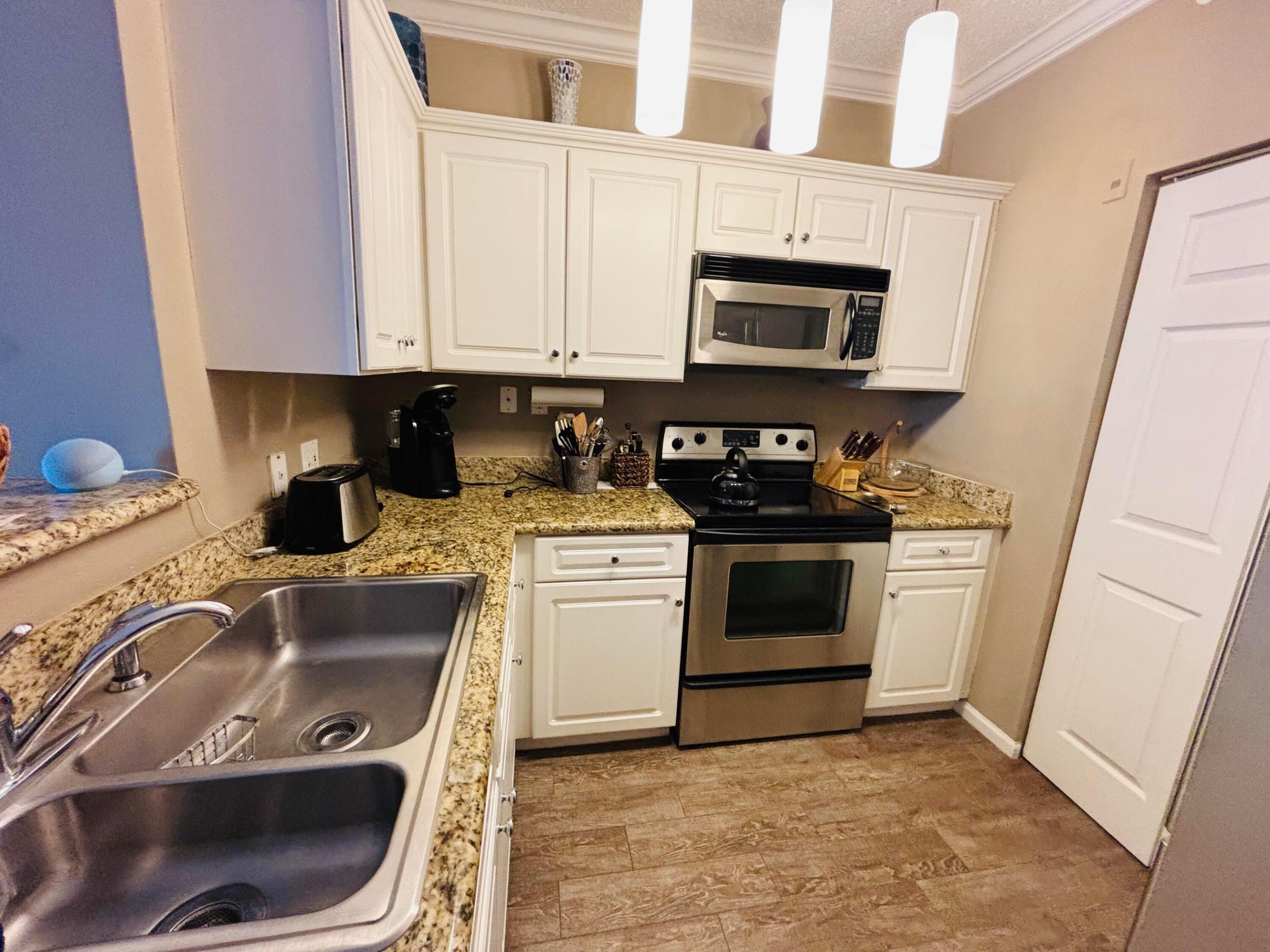 11750 SAINT ANDREWS #204, Wellington FL 33414