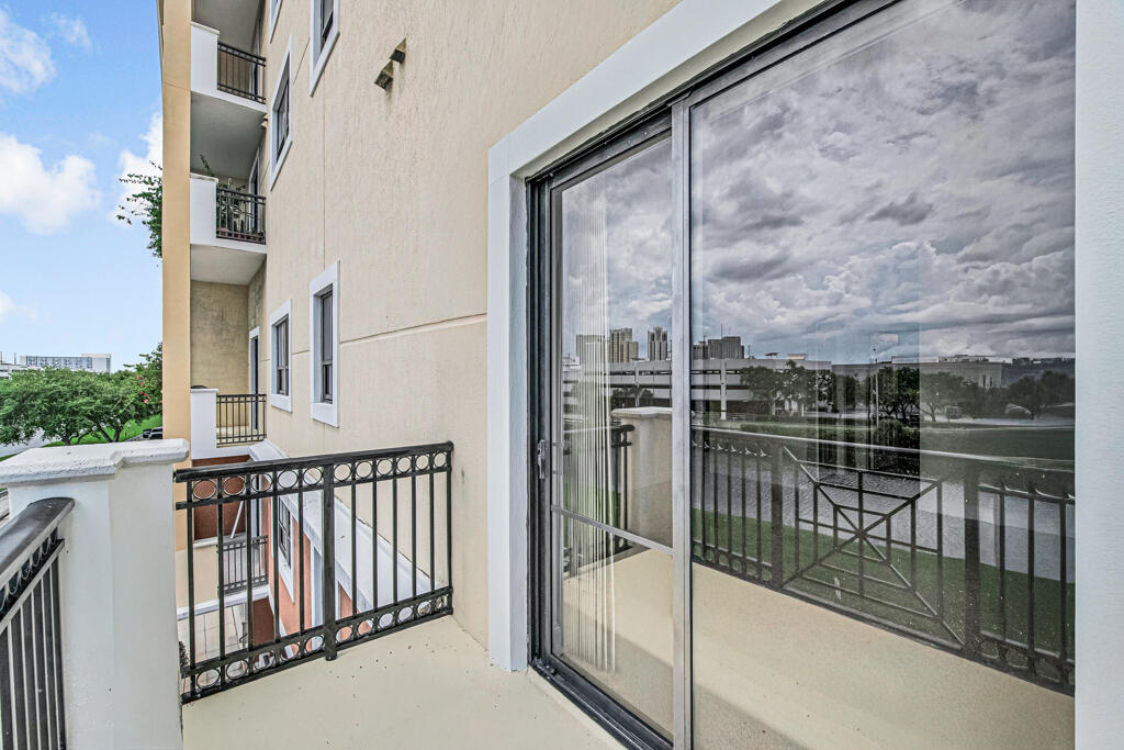 8390 SW 72ND #303, Miami FL 33143