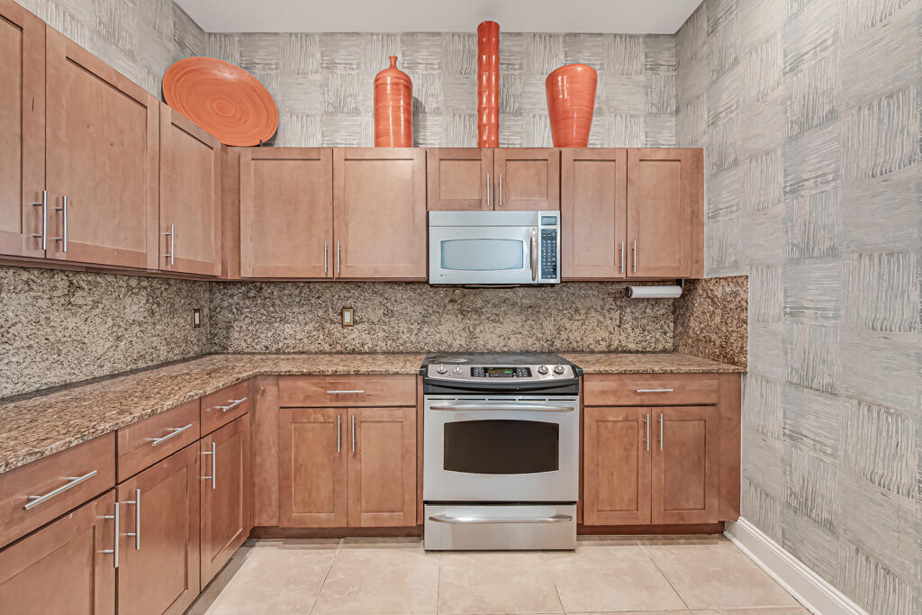 8390 SW 72ND #303, Miami FL 33143