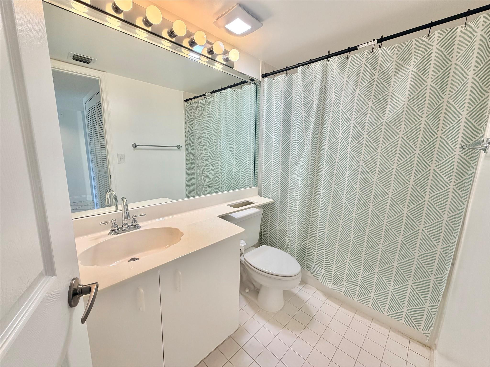 9587 WELDON #B204, Tamarac FL 33321