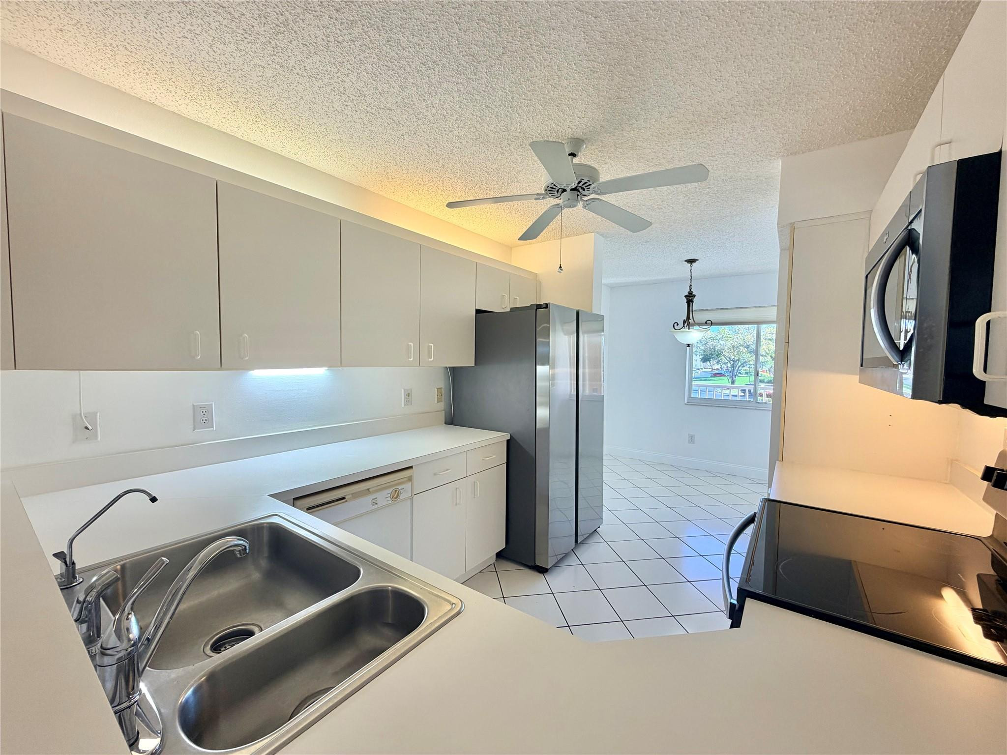9587 WELDON #B204, Tamarac FL 33321