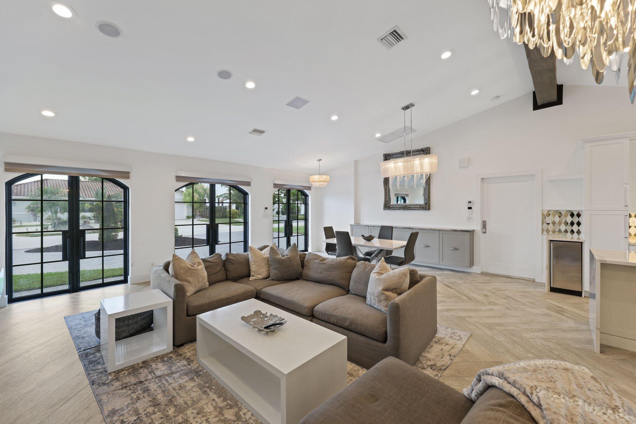 713 Forsyth, Boca Raton FL 33487