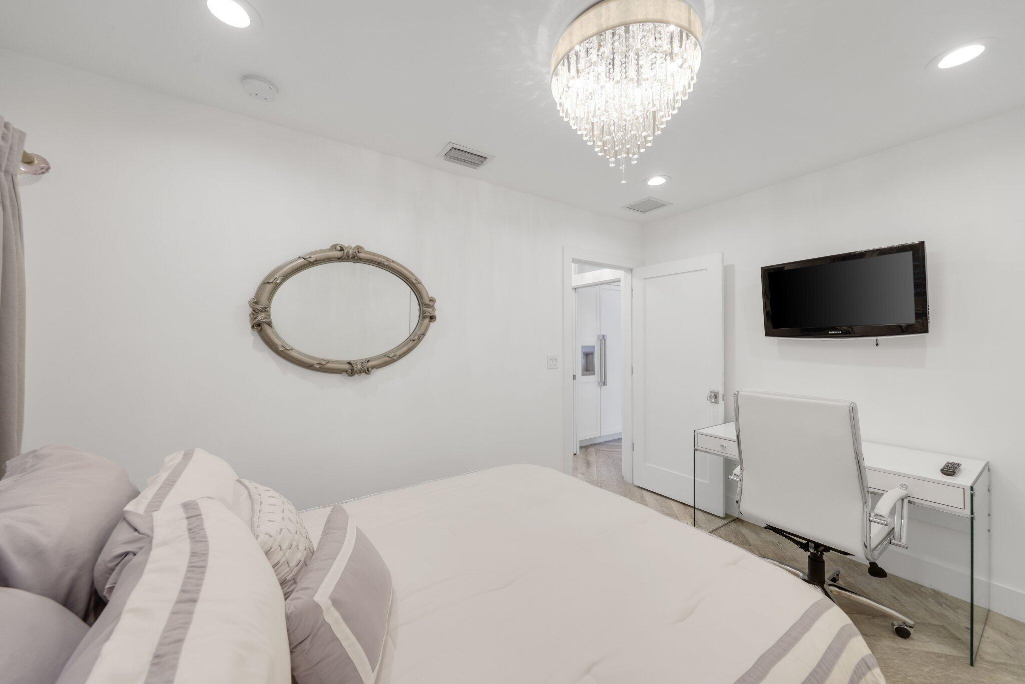 713 Forsyth, Boca Raton FL 33487