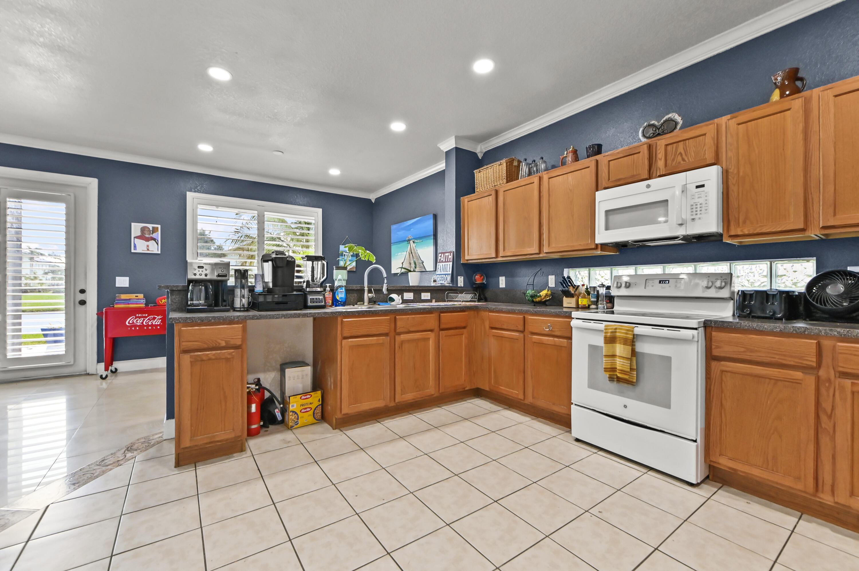 1006 Center Stone, Riviera Beach FL 33404