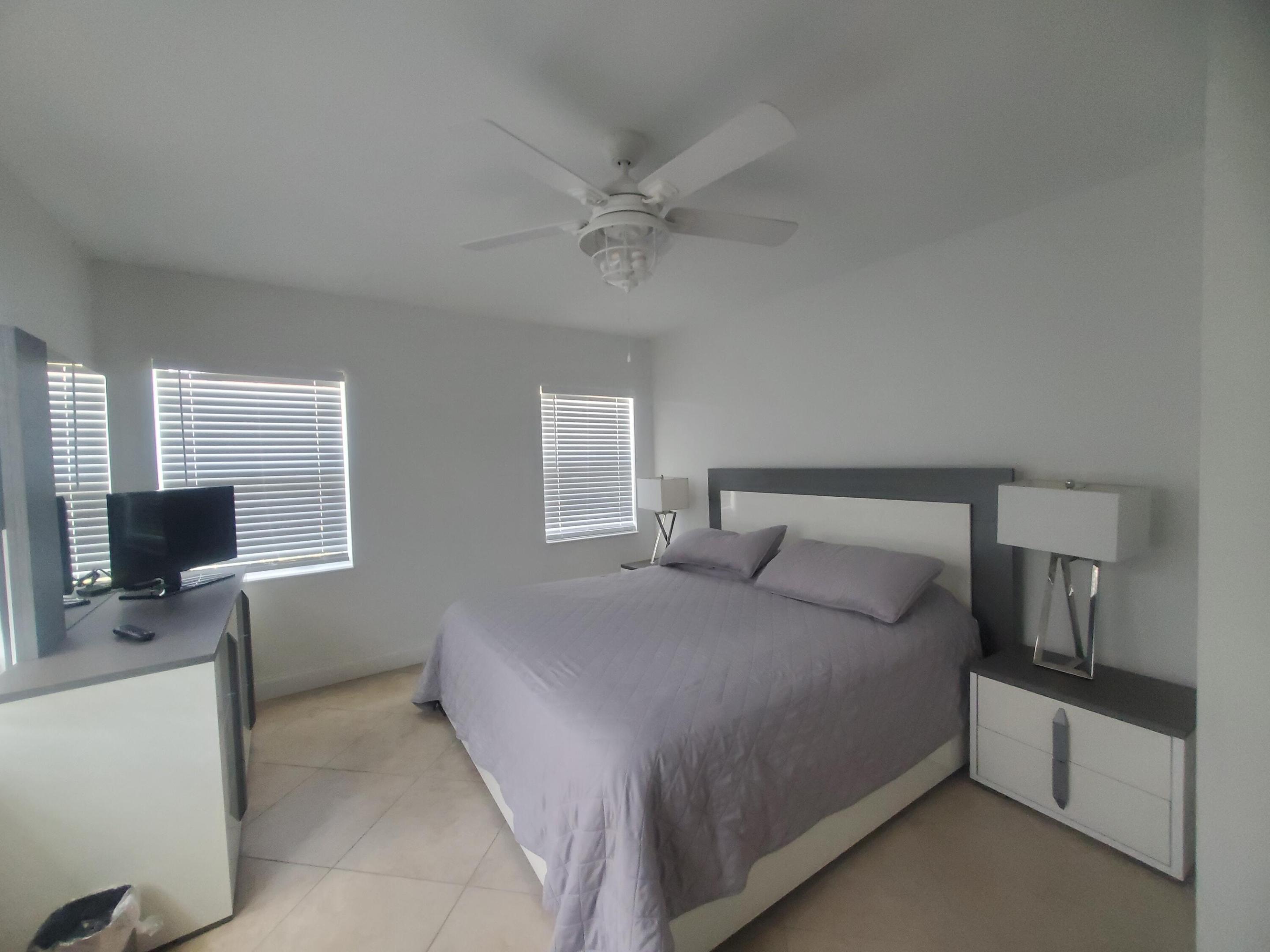 1225 Hillsboro Mile #T1, Hillsboro Beach FL 33062