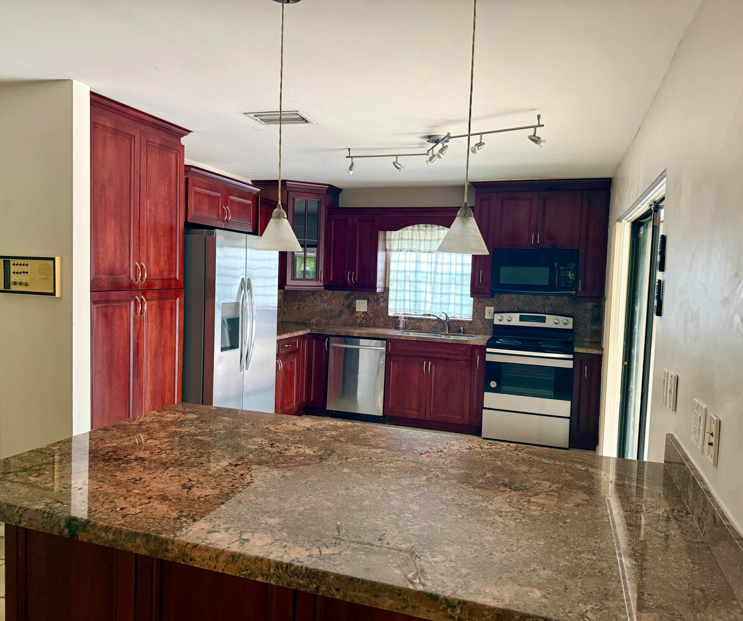 8963 Old Pine #21, Boca Raton FL 33433
