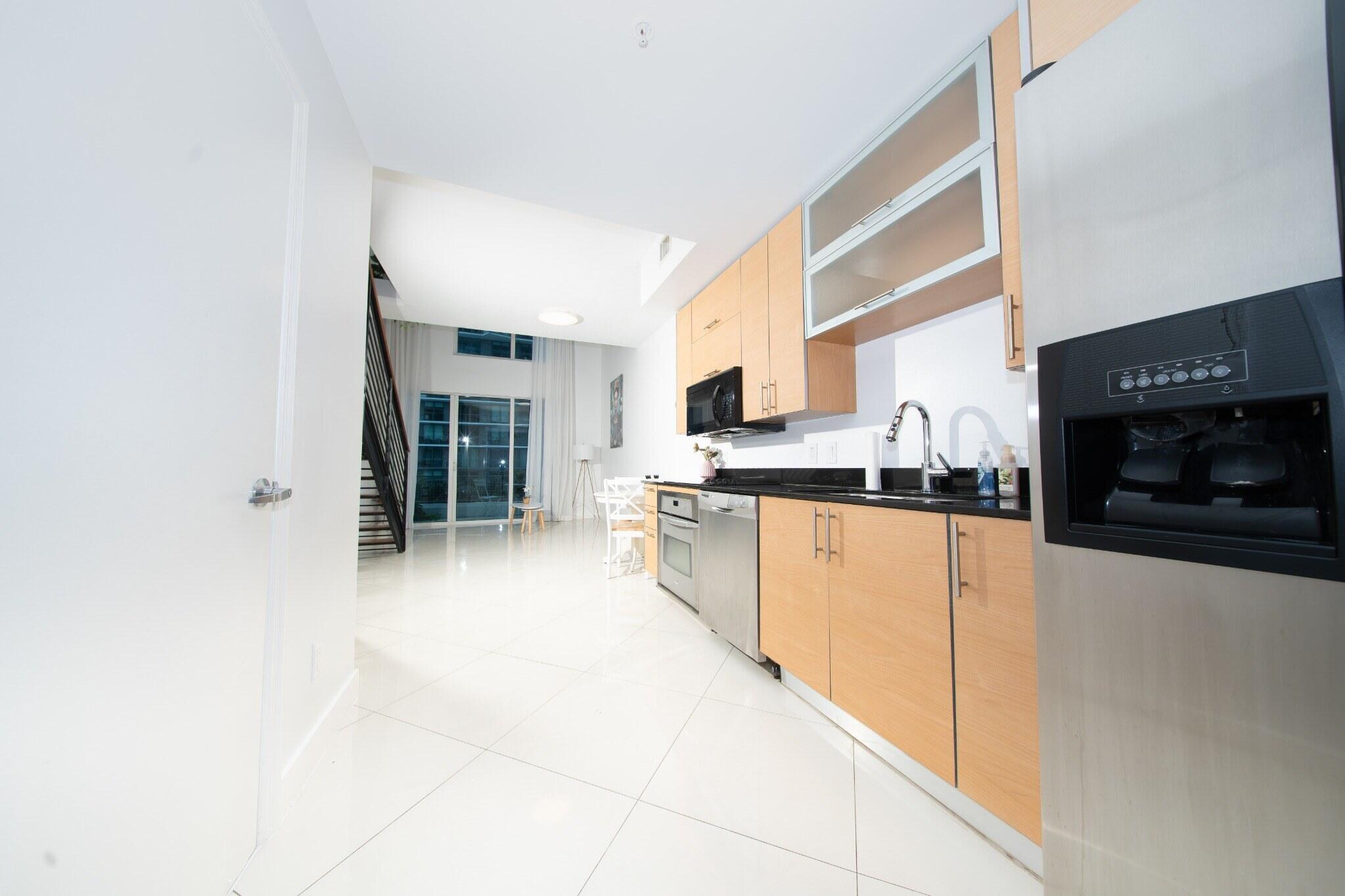 60 SW 13TH #1418, Miami FL 33130