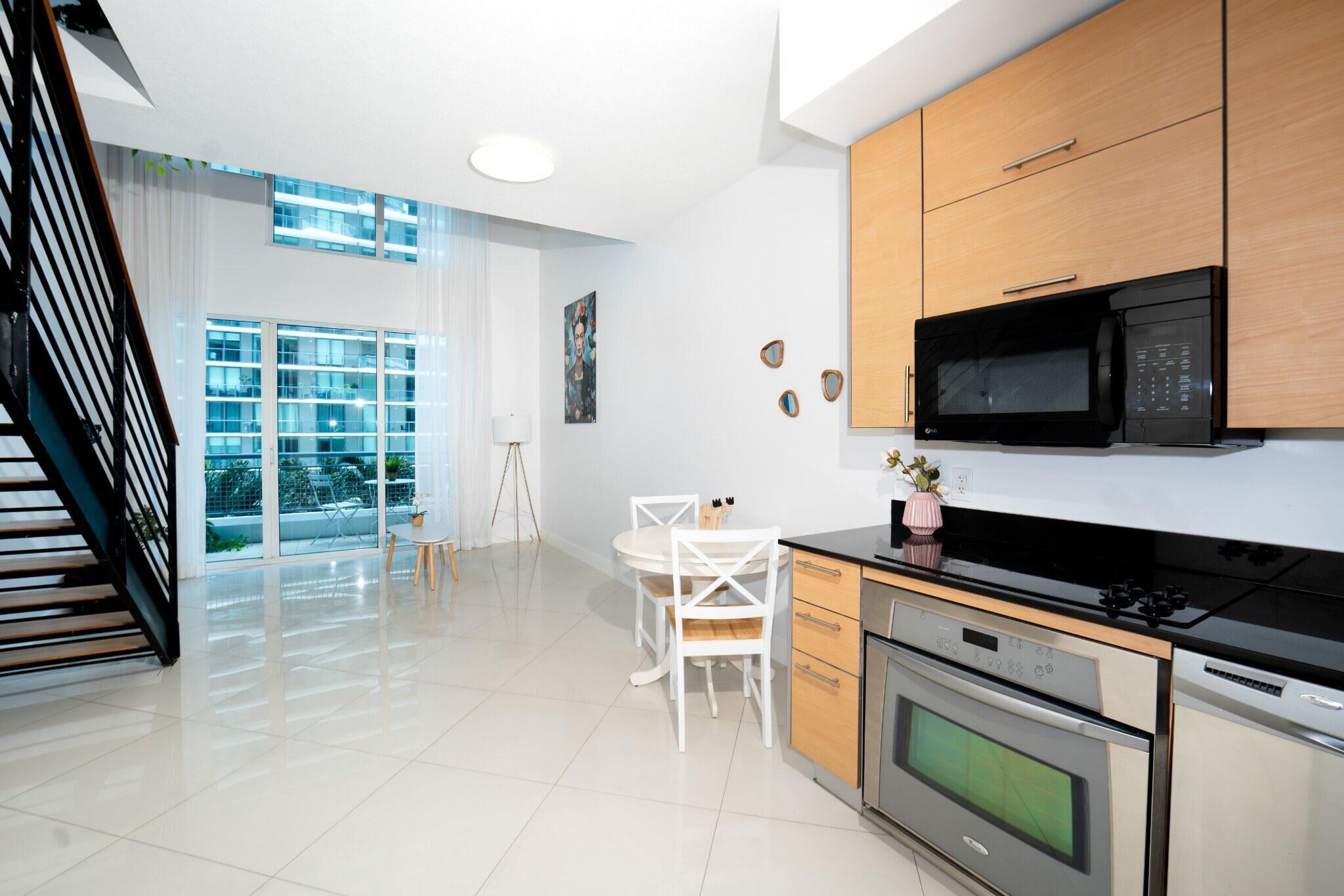 60 SW 13TH #1418, Miami FL 33130