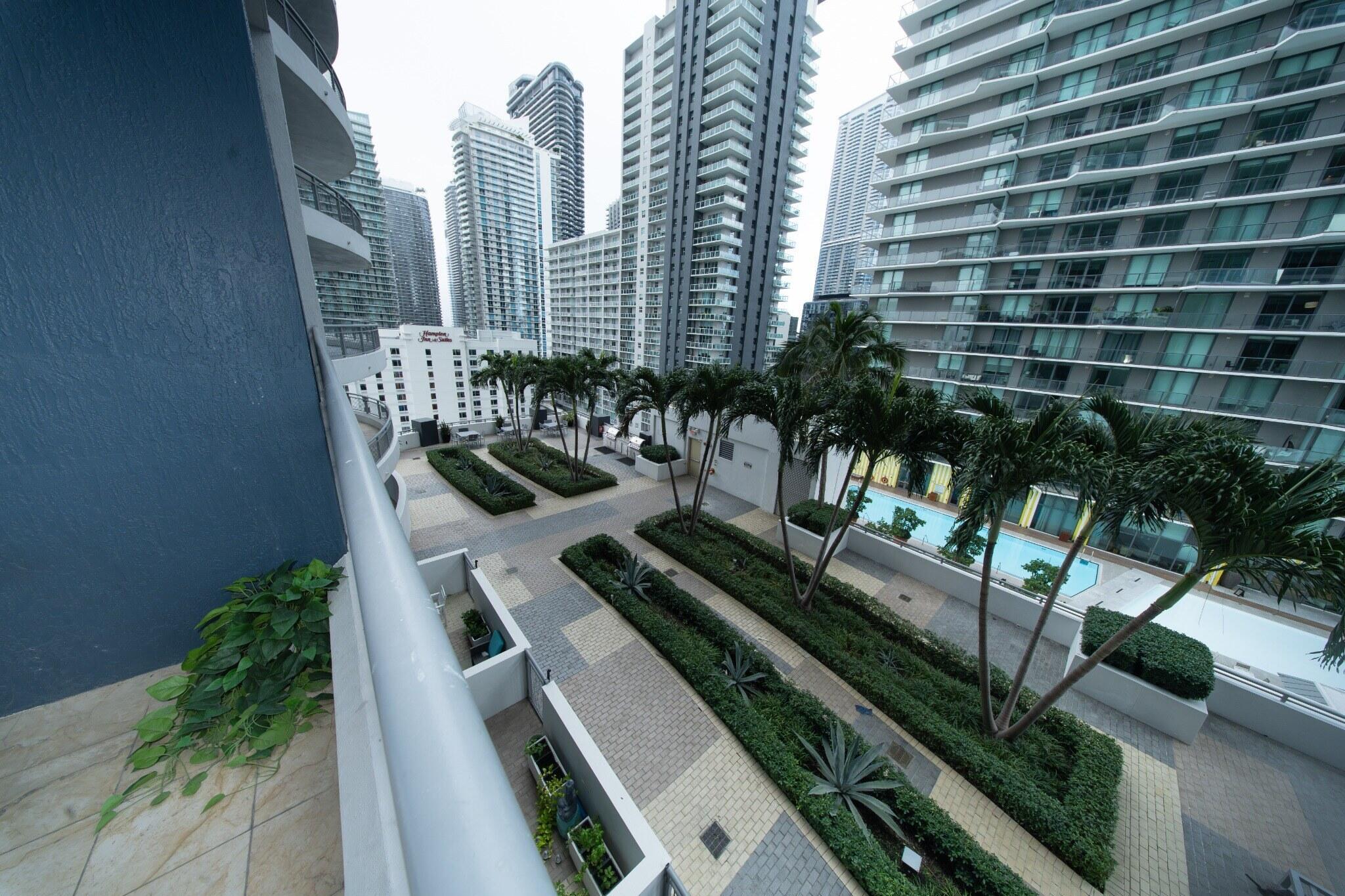 60 SW 13TH #1418, Miami FL 33130
