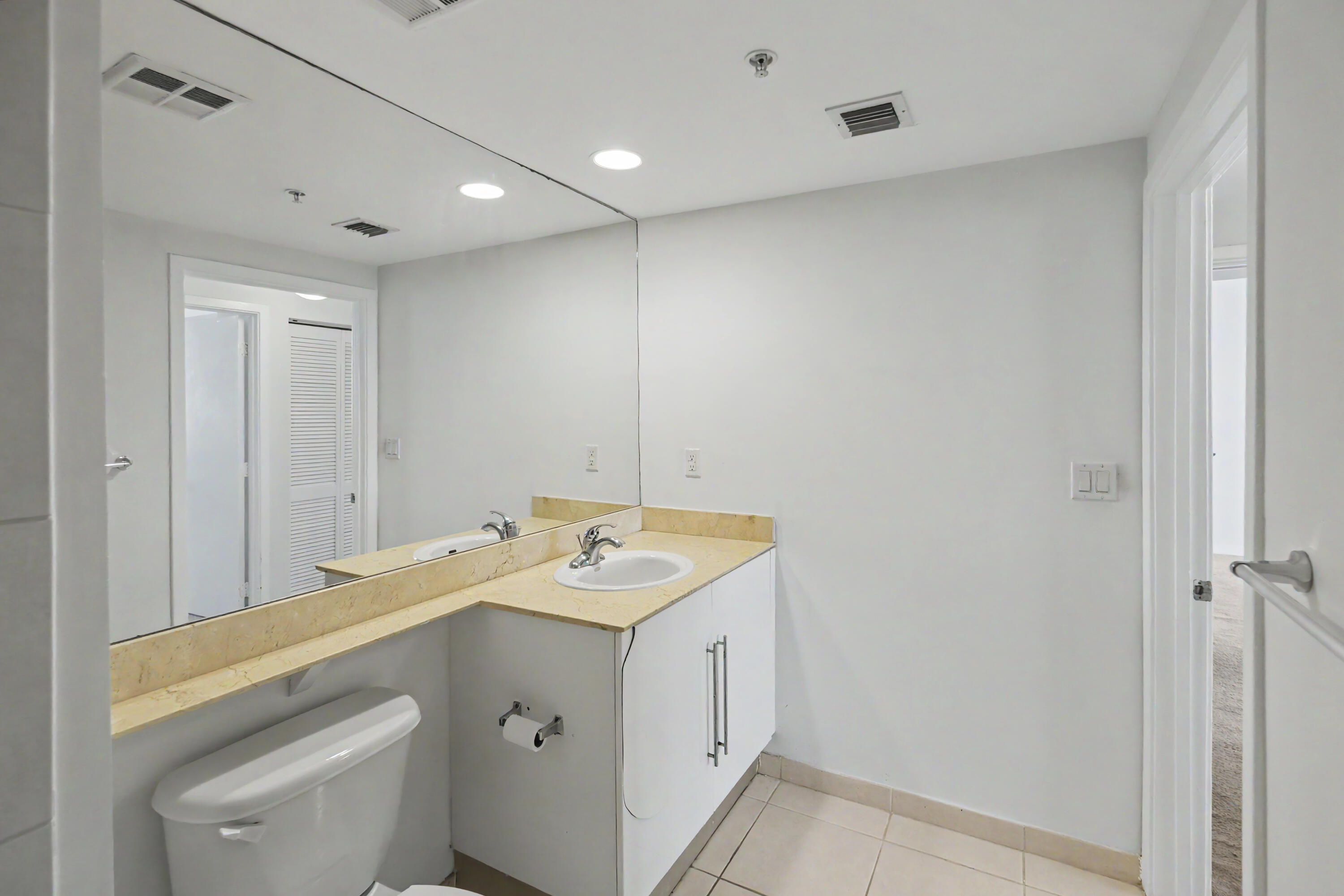 335 S Biscayne #1002, Miami FL 33131