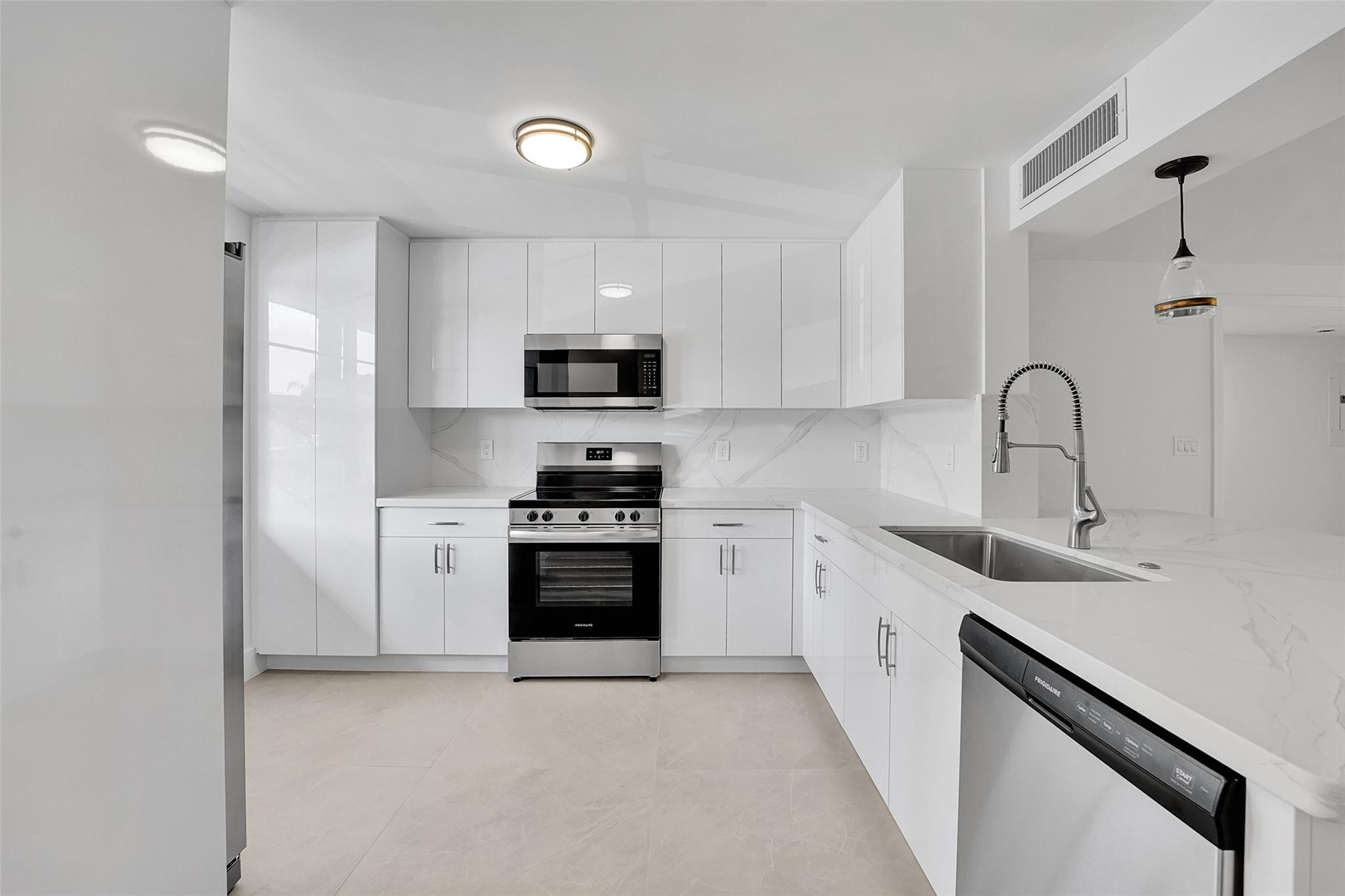 3201 PORTOFINO #C2, Coconut Creek FL 33066