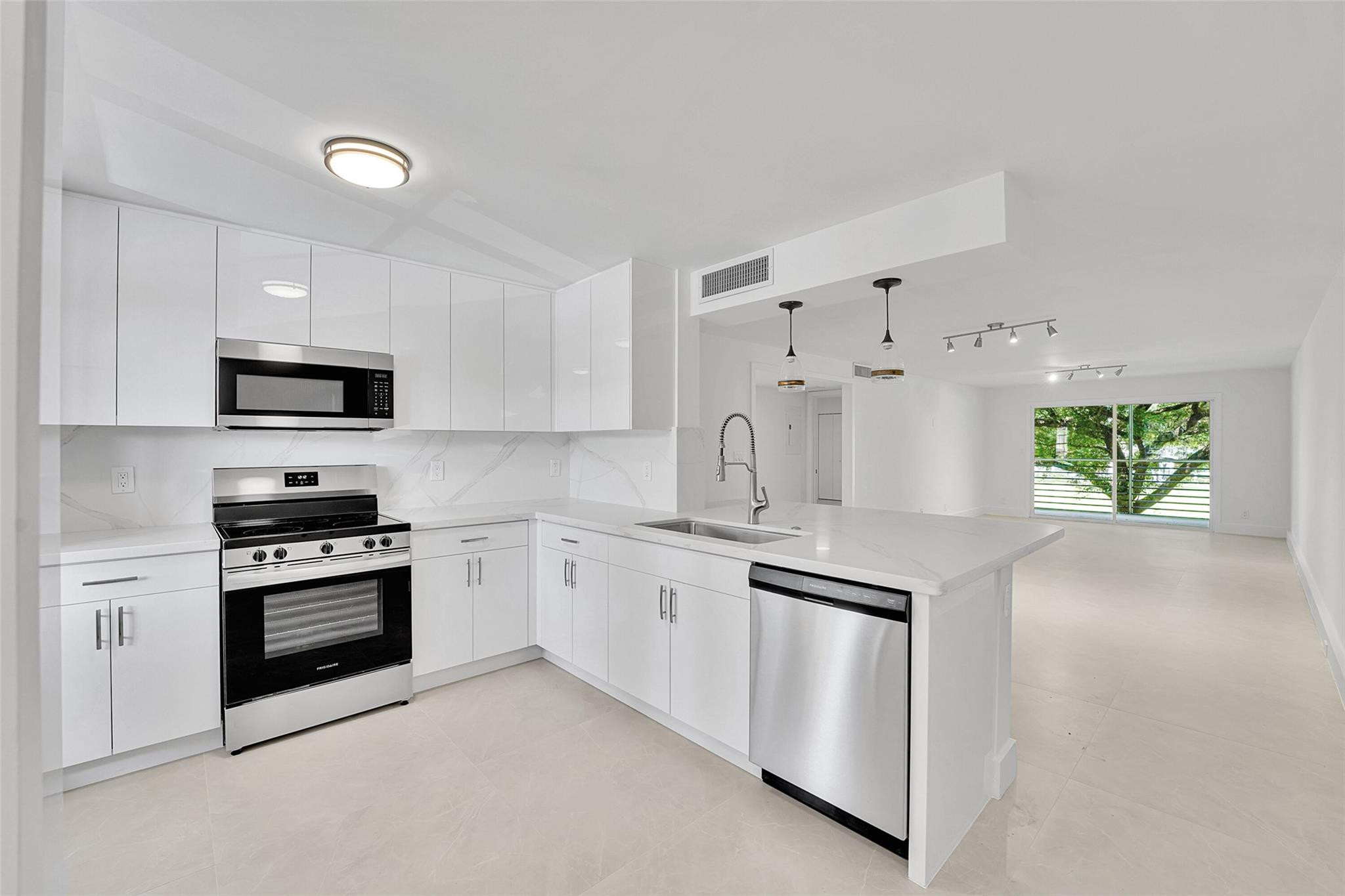 3201 PORTOFINO #C2, Coconut Creek FL 33066