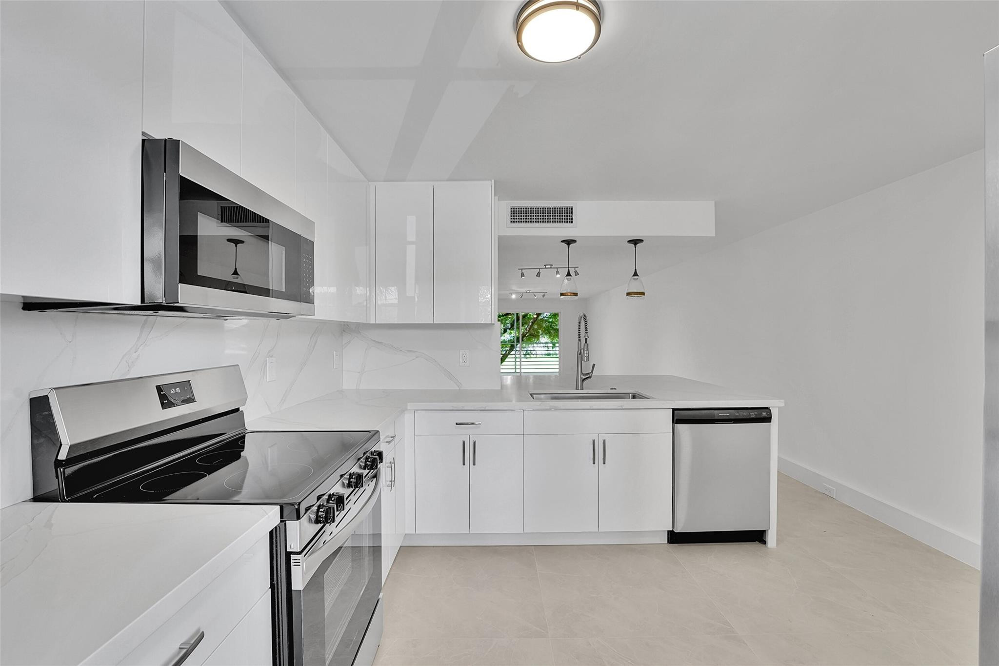 3201 PORTOFINO #C2, Coconut Creek FL 33066