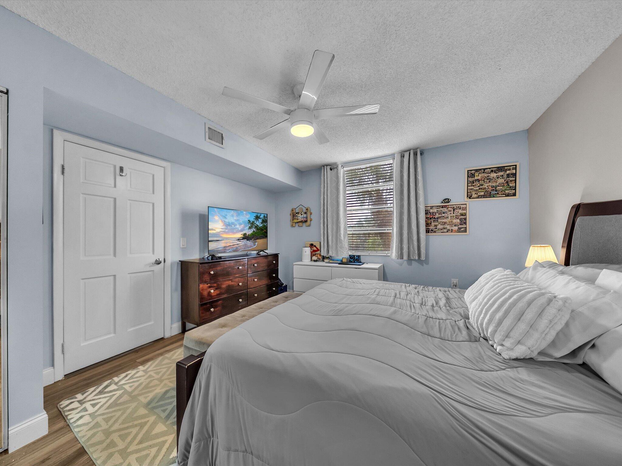 1701 Whitehall #302, Davie FL 33324