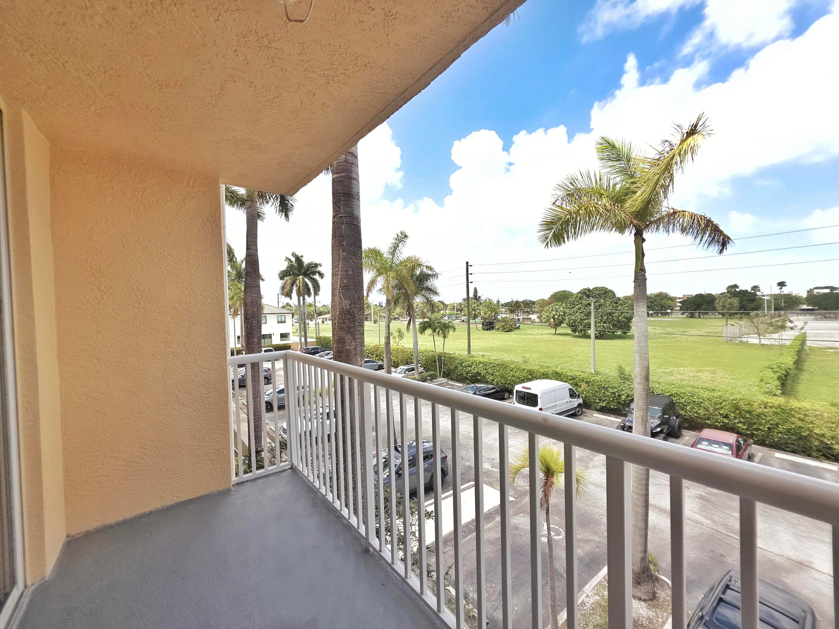 1341 SE 3rd #307, Dania Beach FL 33004
