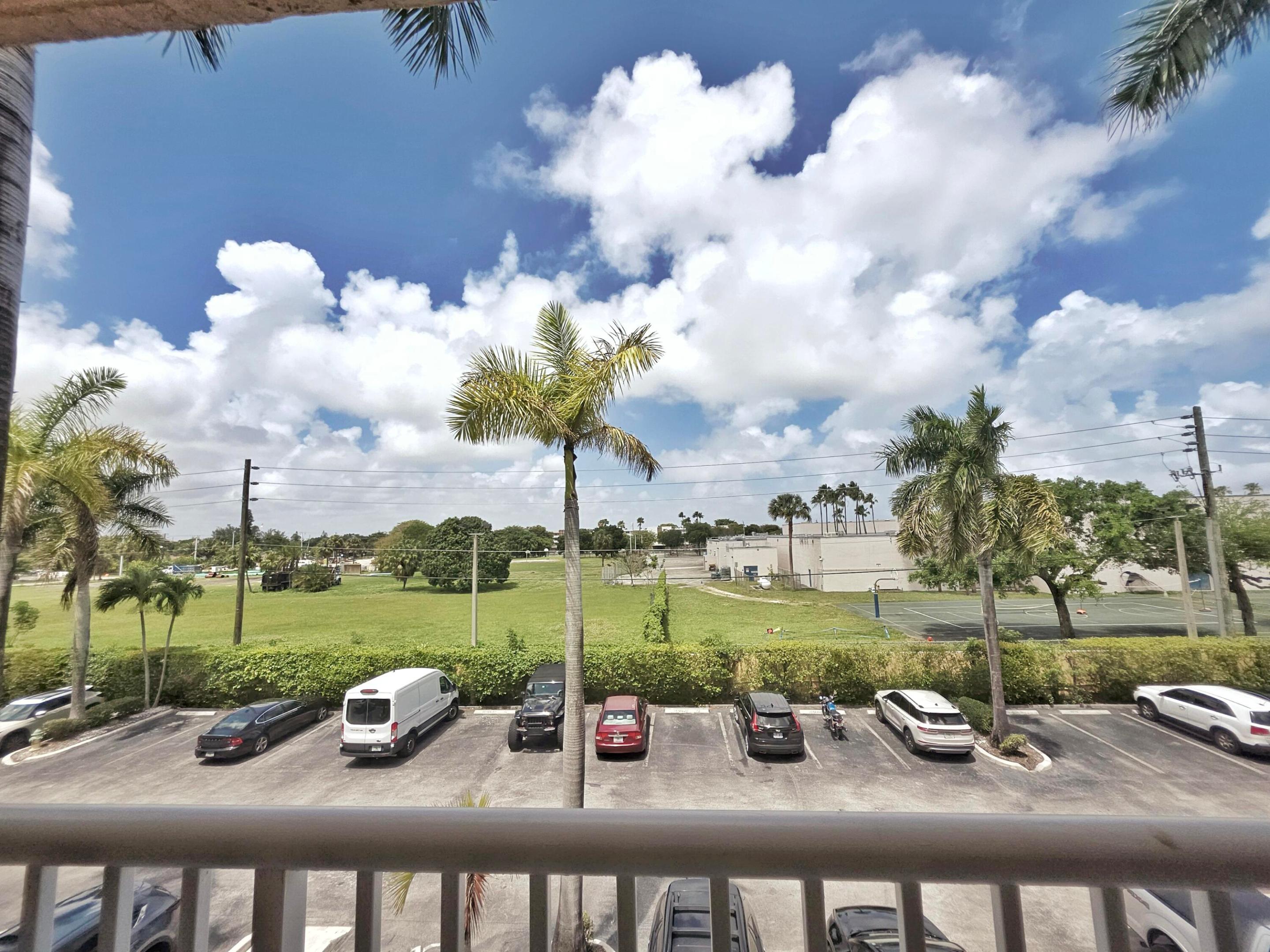 1341 SE 3rd #307, Dania Beach FL 33004