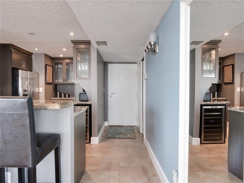 121 GOLDEN ISLES #806, Hallandale Beach FL 33009