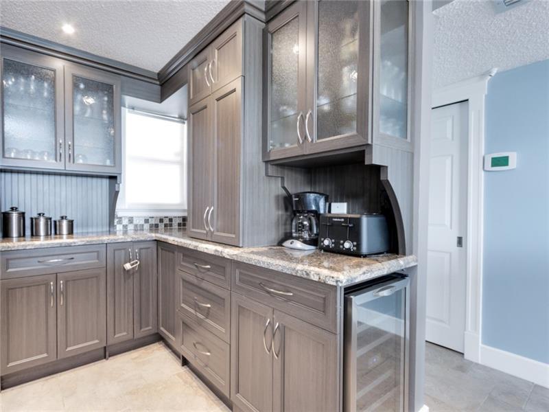 121 GOLDEN ISLES #806, Hallandale Beach FL 33009