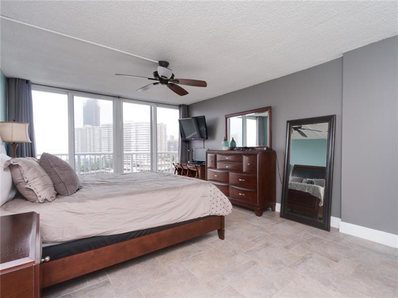 121 GOLDEN ISLES #806, Hallandale Beach FL 33009
