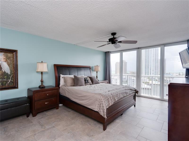 121 GOLDEN ISLES #806, Hallandale Beach FL 33009