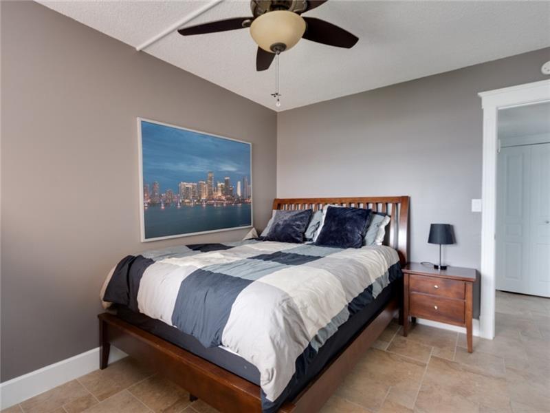121 GOLDEN ISLES #806, Hallandale Beach FL 33009