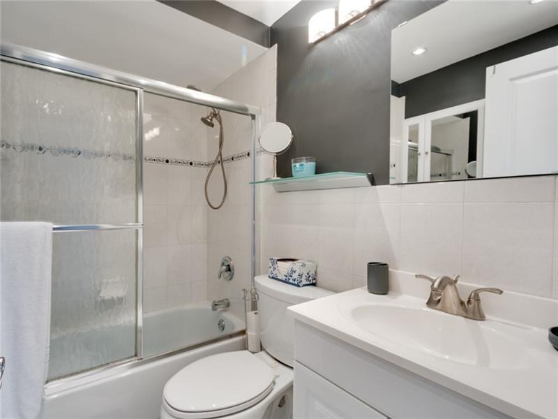 121 GOLDEN ISLES #806, Hallandale Beach FL 33009