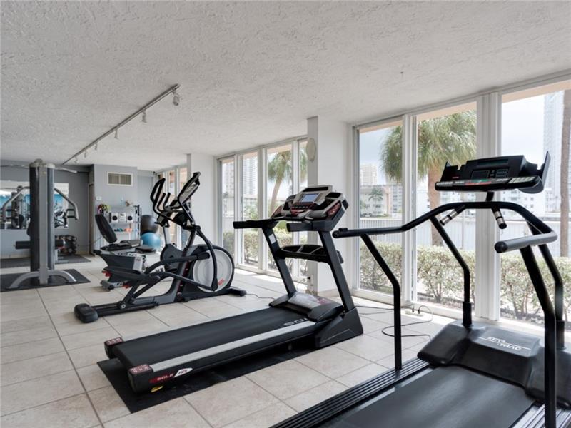 121 GOLDEN ISLES #806, Hallandale Beach FL 33009