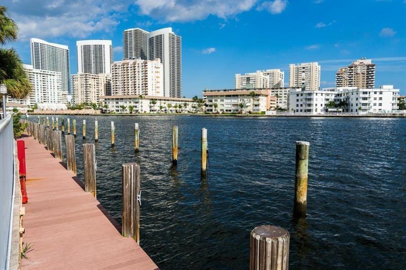 121 GOLDEN ISLES #806, Hallandale Beach FL 33009